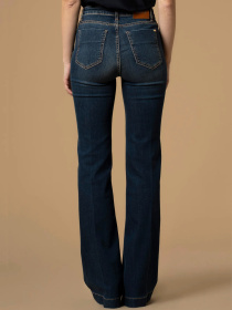 Расклешенные джинсы KOCCA модель A25PPD7724ABUNL348 Фото