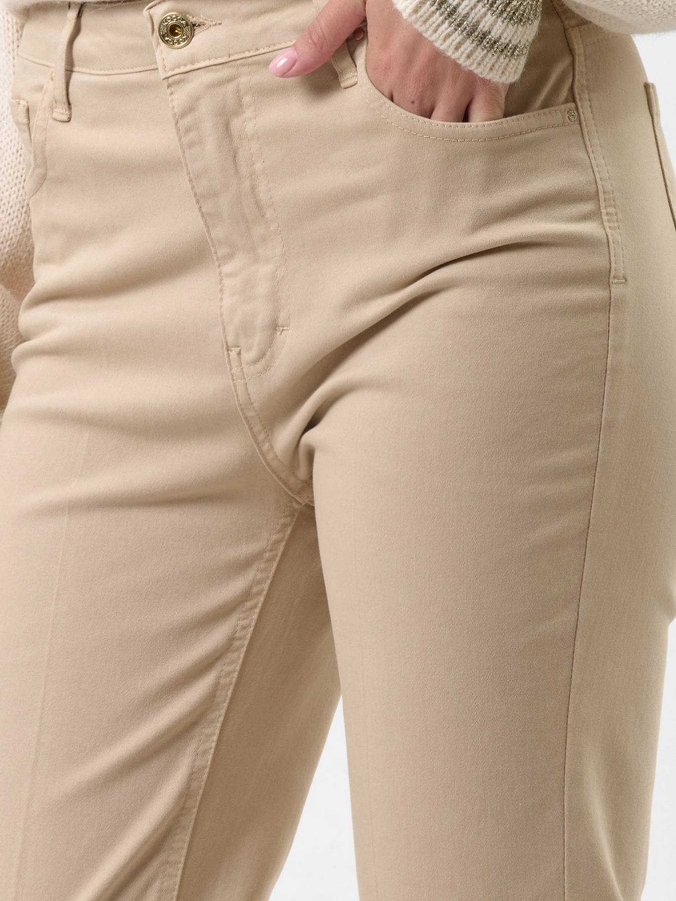 Расклешенные джинсы KOCCA модель A25PPC7725ABUN60006 Фото