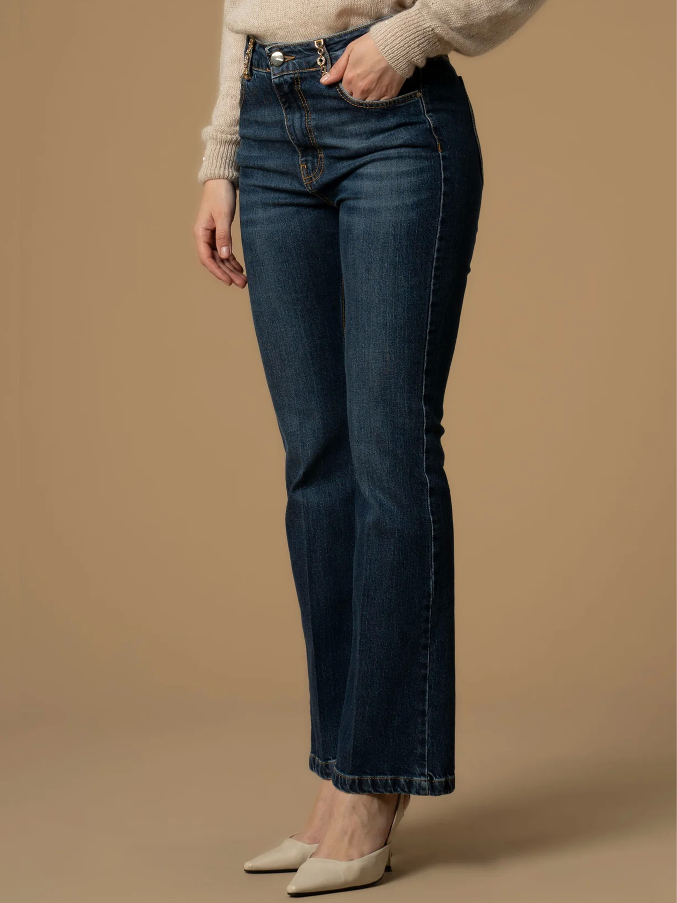 Джинси кльош KOCCA модель A25PPD7723ABUNL348 Фото