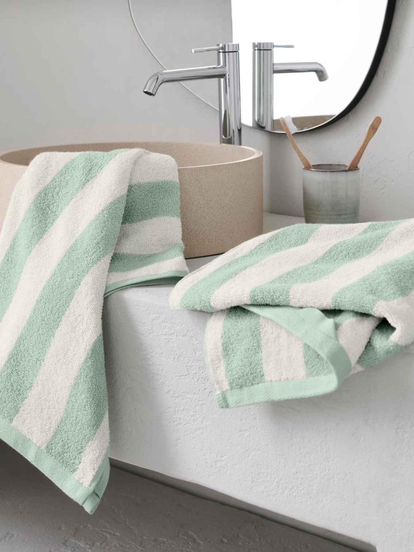 Банний рушник у м’ятно-білу смужку Tchibo модель T1758651901 Фото
