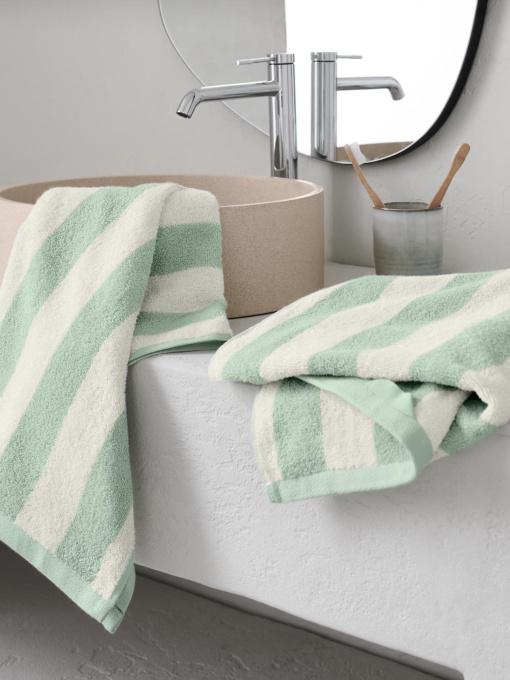 Банное полотенце в мятно-белую полоску Tchibo модель T1758651901 Фото