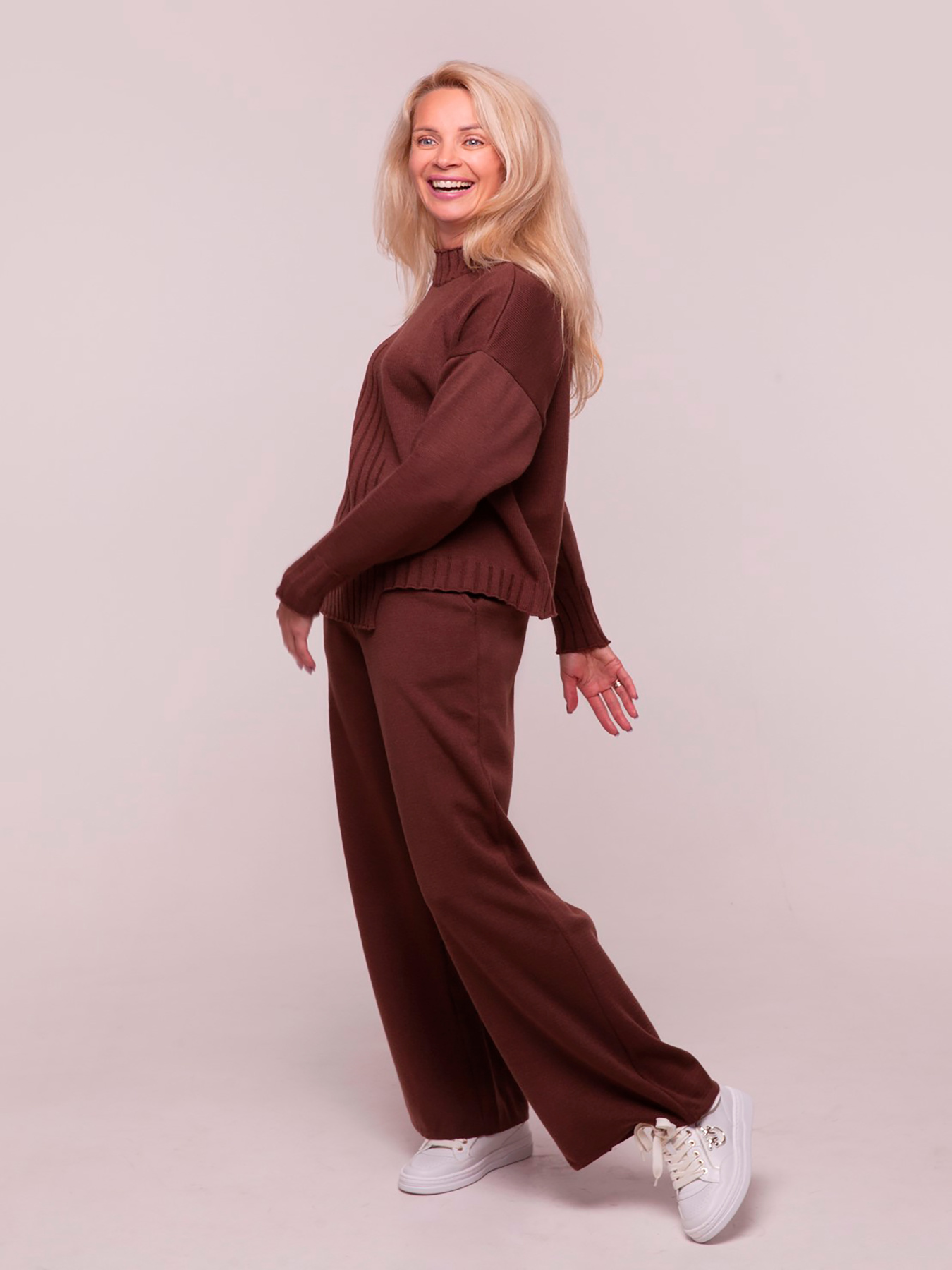 Классические штаны Nita модель bryuki-n2401-25-shokolad-molochnj Фото