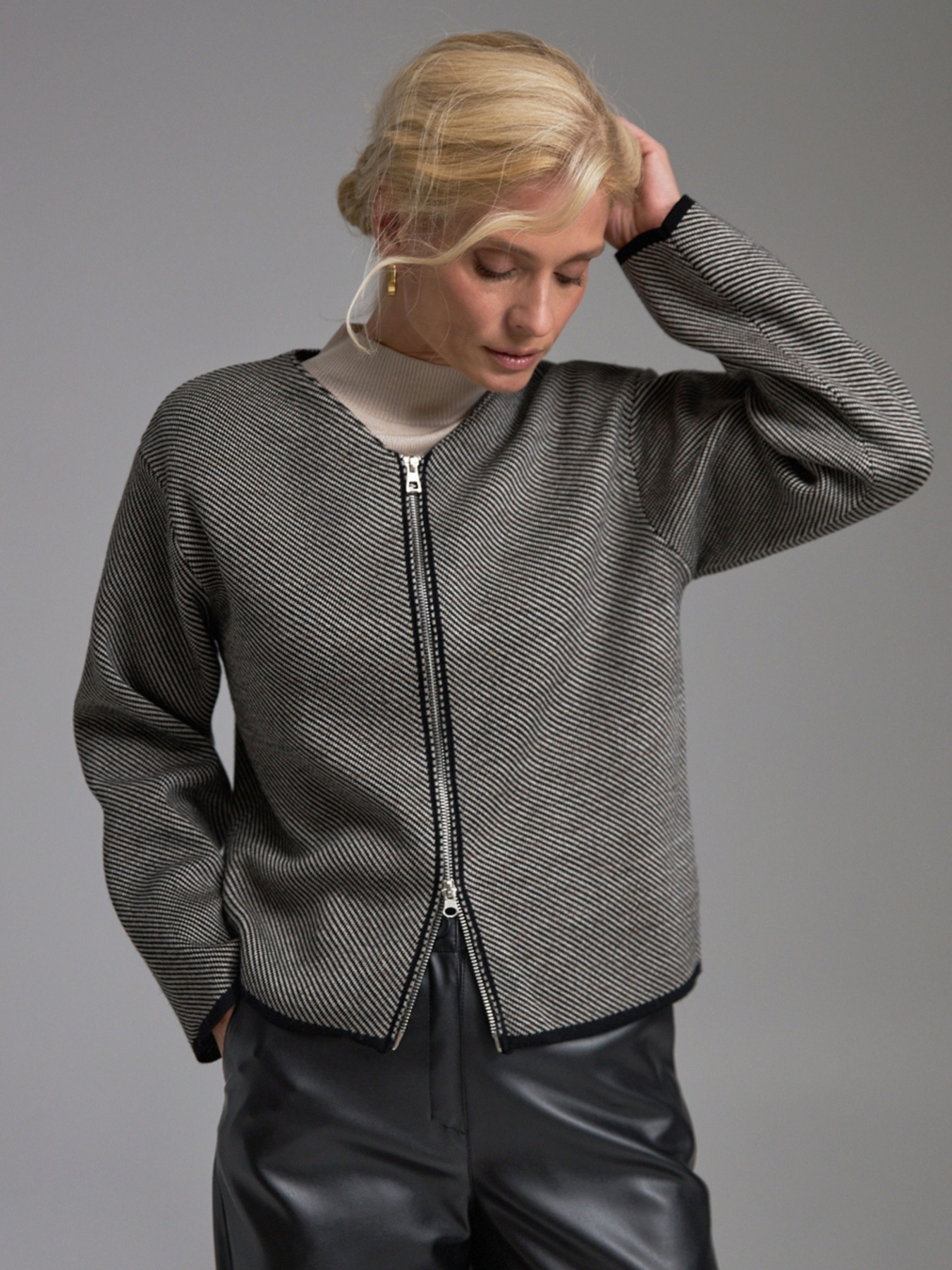 Кардиган TrikoBakh модель 2901-chornij-lxon Фото