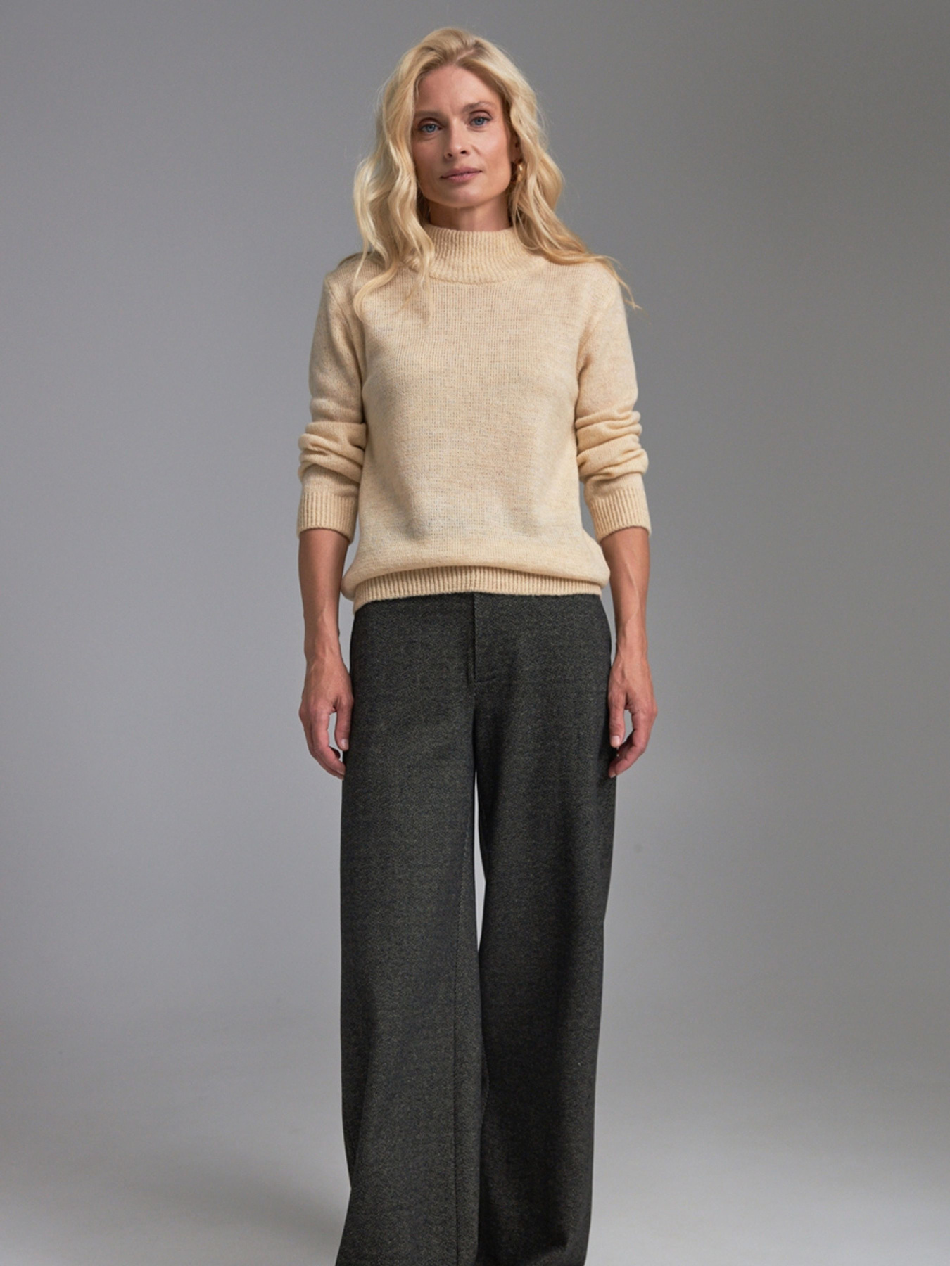 Свитер TrikoBakh модель 2871-shampanx Фото