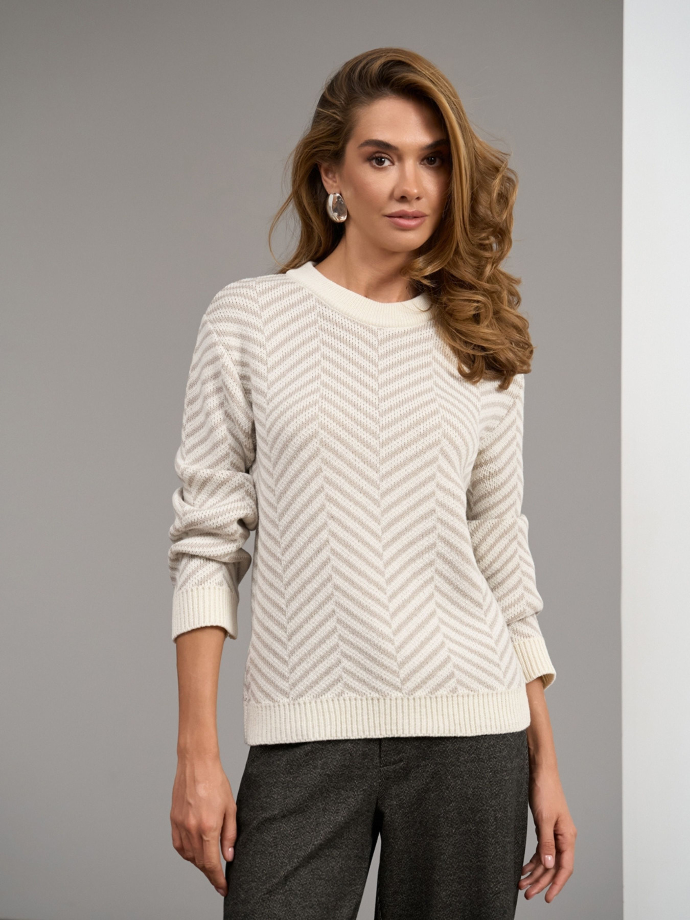 Джемпер TrikoBakh модель 2821-molochnij-z-naturalxnim Фото