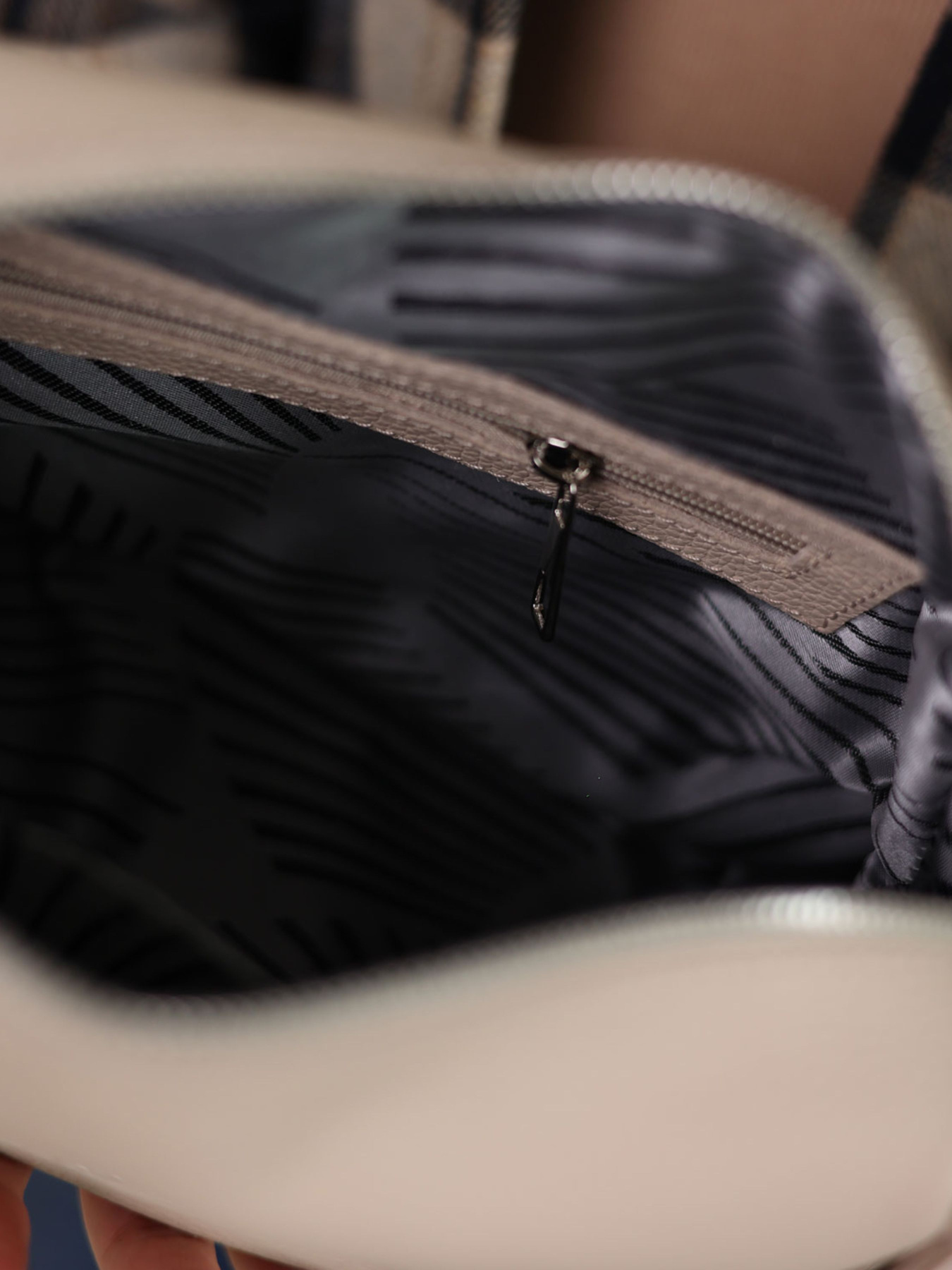 Сумка WeLassie модель zhnocha-shkrqna-sumka-freq-molochnij Фото