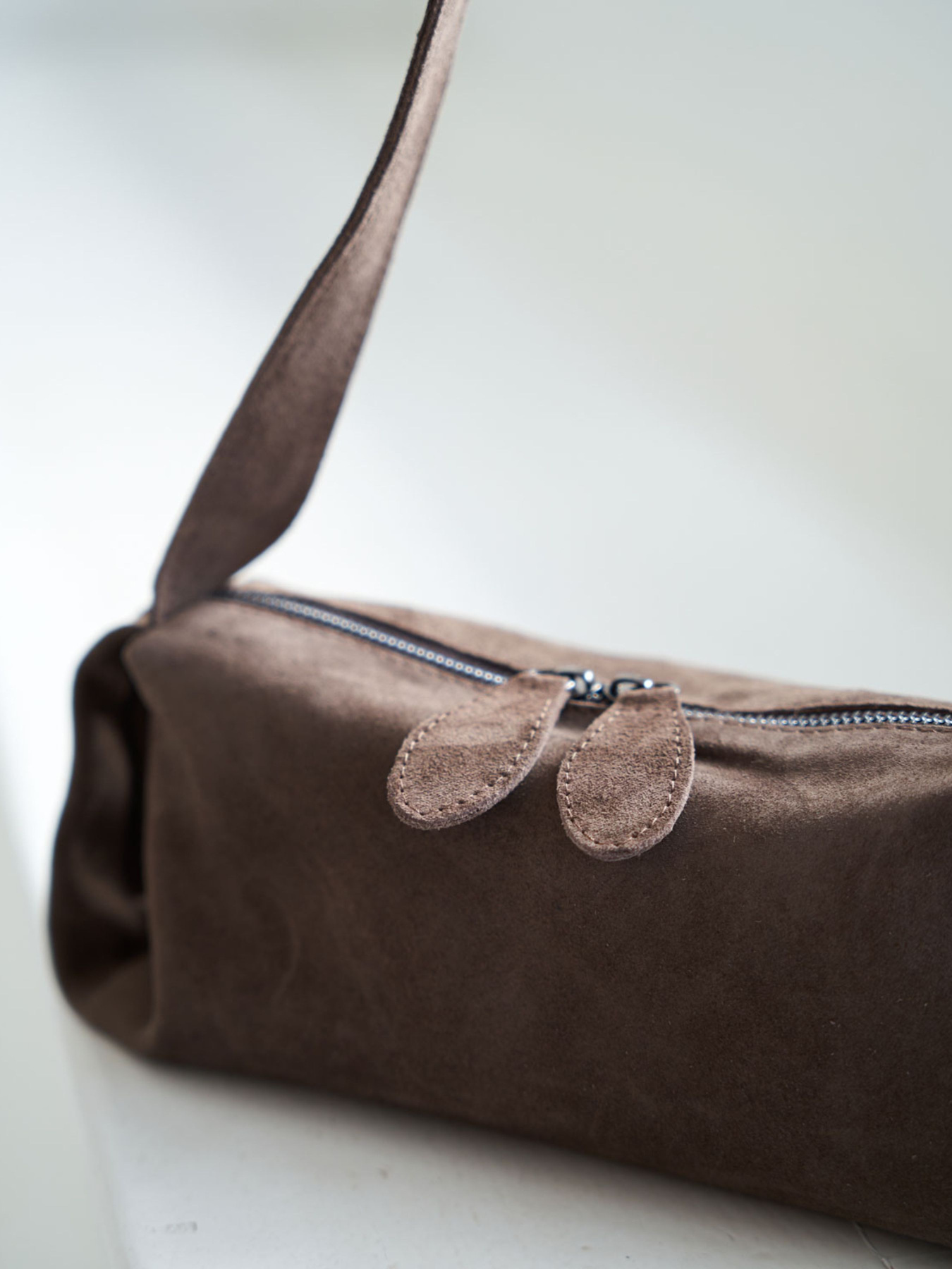 Сумка WeLassie модель shkrqna-zamsheva-zhnocha-sumka-mej-kapuchino Фото