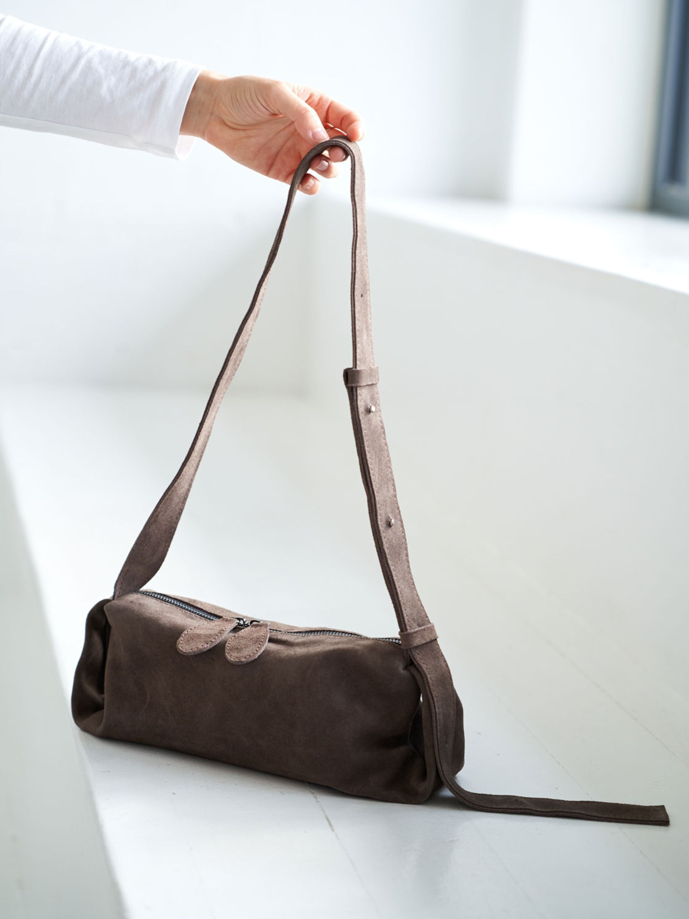 Сумка WeLassie модель shkrqna-zamsheva-zhnocha-sumka-mej-kapuchino Фото