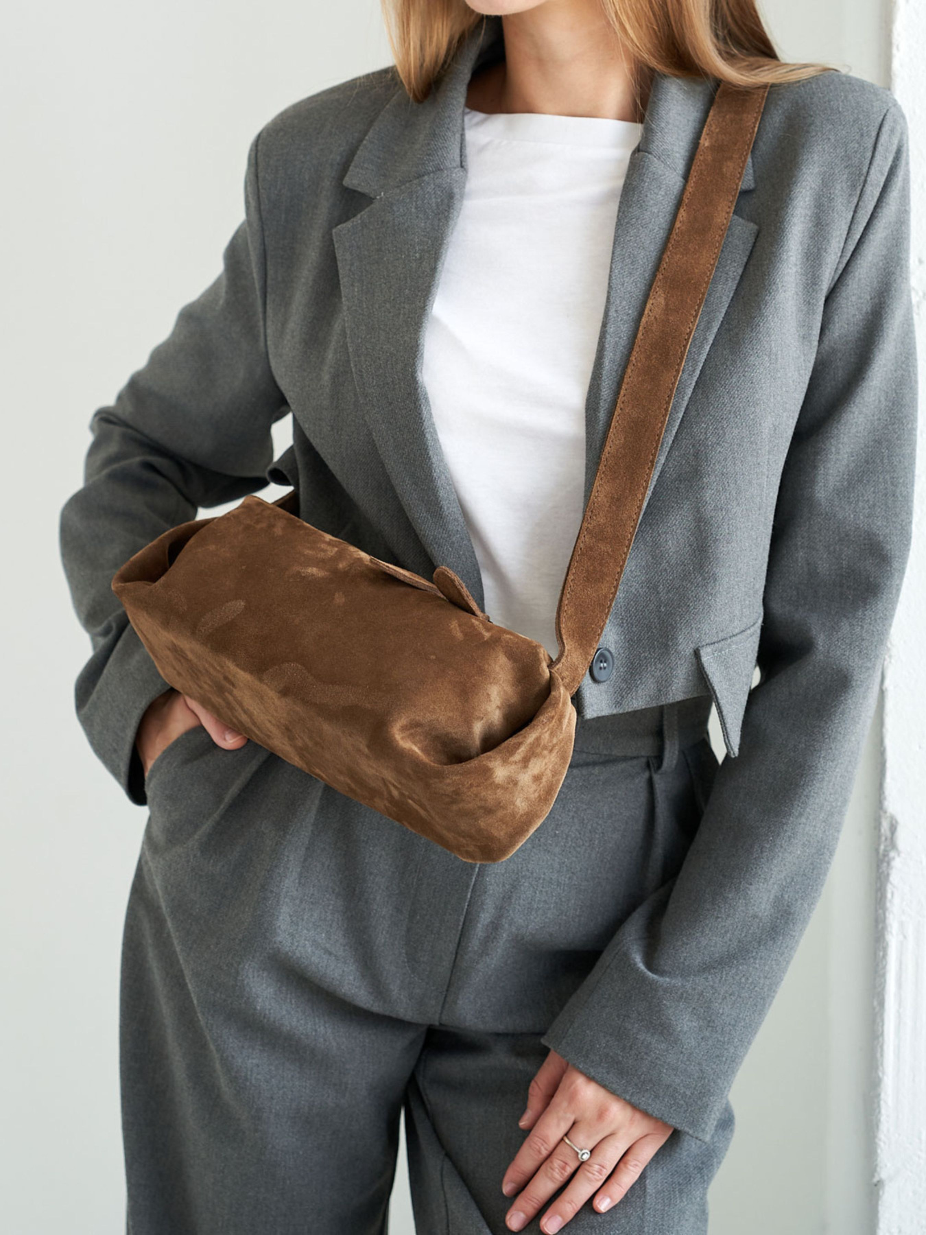 Сумка WeLassie модель shkrqna-zamsheva-zhnocha-sumka-mej-konyachnaya Фото