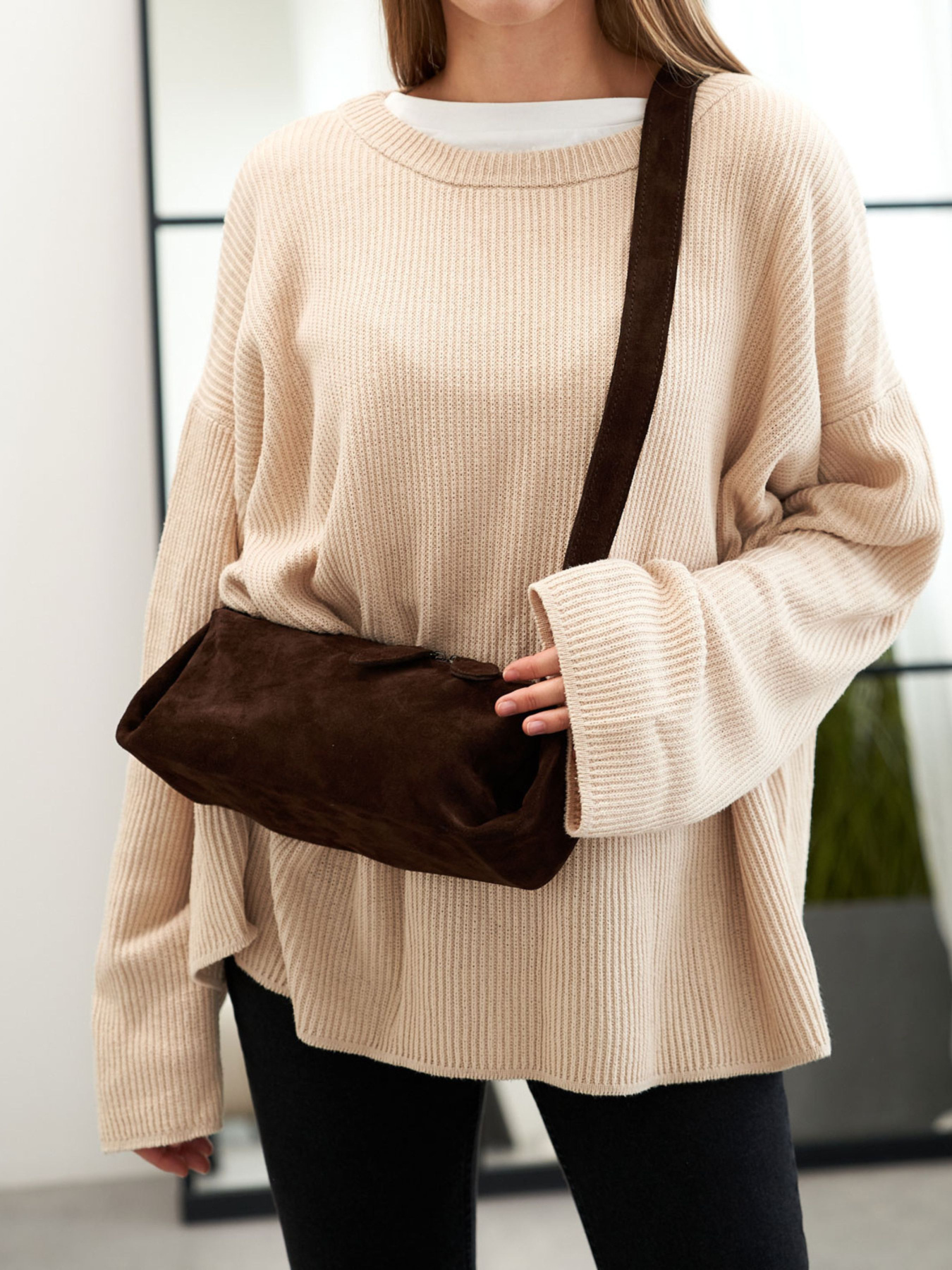 Сумка WeLassie модель shkrqna-zamsheva-zhnocha-sumka-mej-shokoladnij Фото