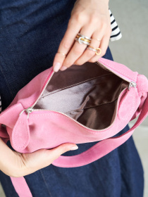 Сумка WeLassie модель shkrqna-zamsheva-zhnocha-sumka-mej-rozheva Фото