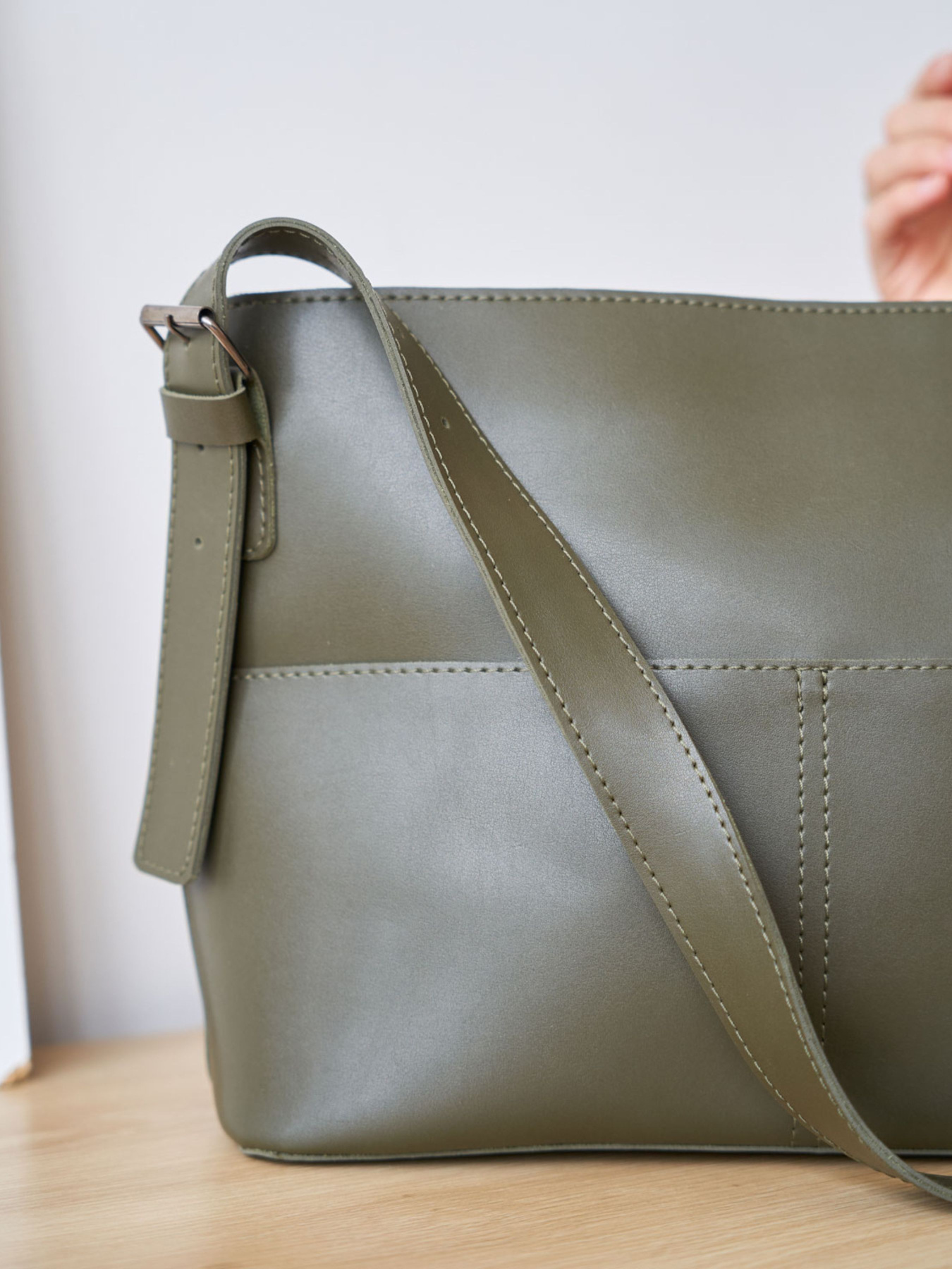 Сумка WeLassie модель zhnocha-sumka-tejlor-olivkovij Фото