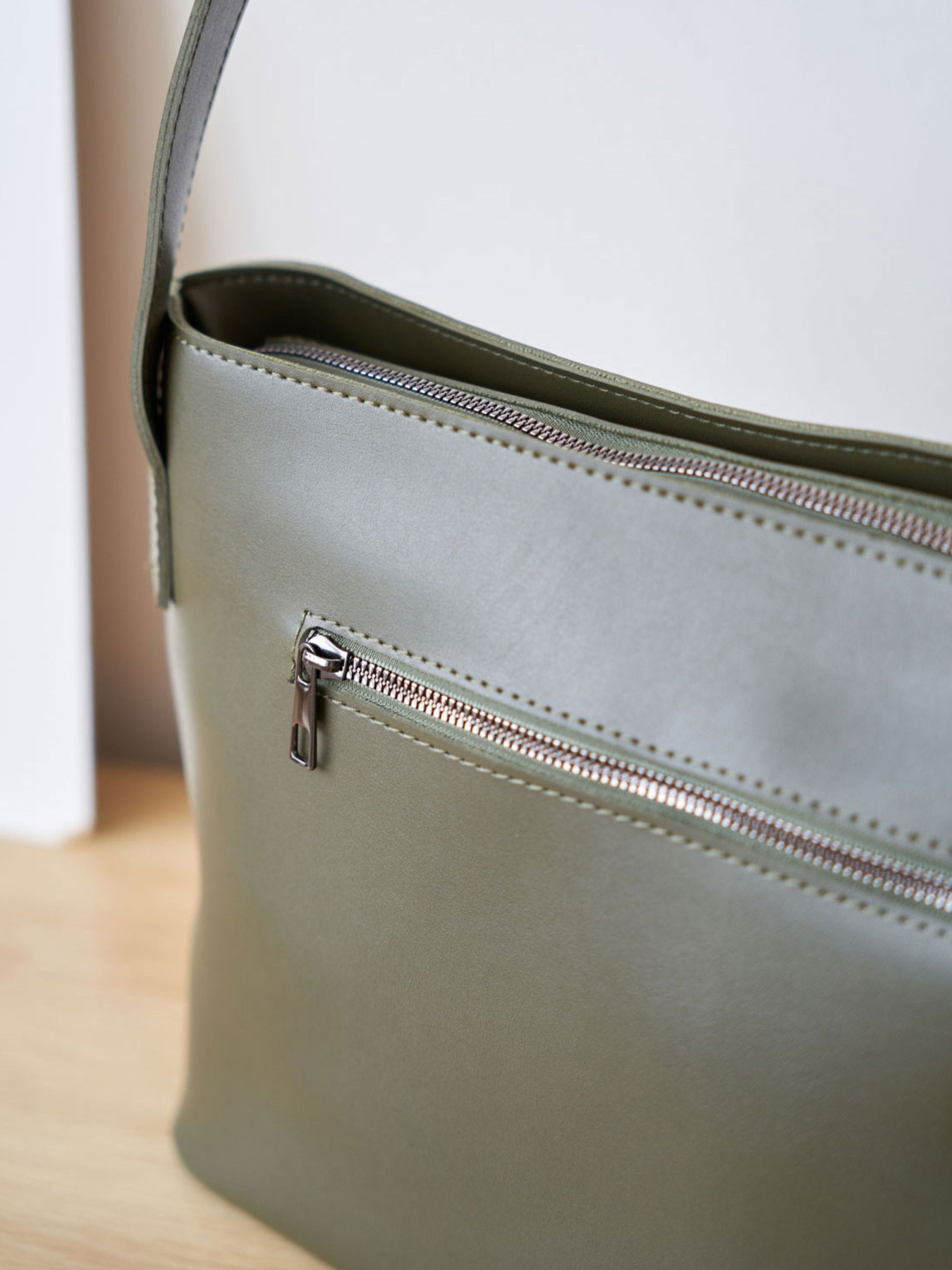 Сумка WeLassie модель zhnocha-sumka-tejlor-olivkovij Фото