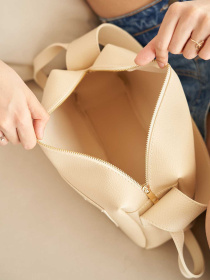 Сумка WeLassie модель sumka-zhnocha-freq-molochnij Сумка WeLassie модель sumka-zhnocha-freq-molochnij Фото