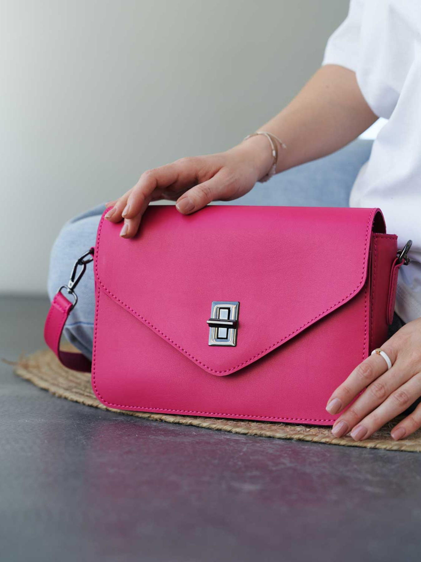 Сумка WeLassie модель stilxna-zhnocha-sumochka-regna-rozhevij Фото