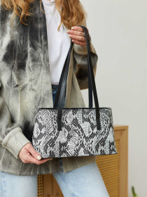 Сумка WeLassie модель stilxna-zhnocha-sumochka-sxyuzen-chorno-blij Фото