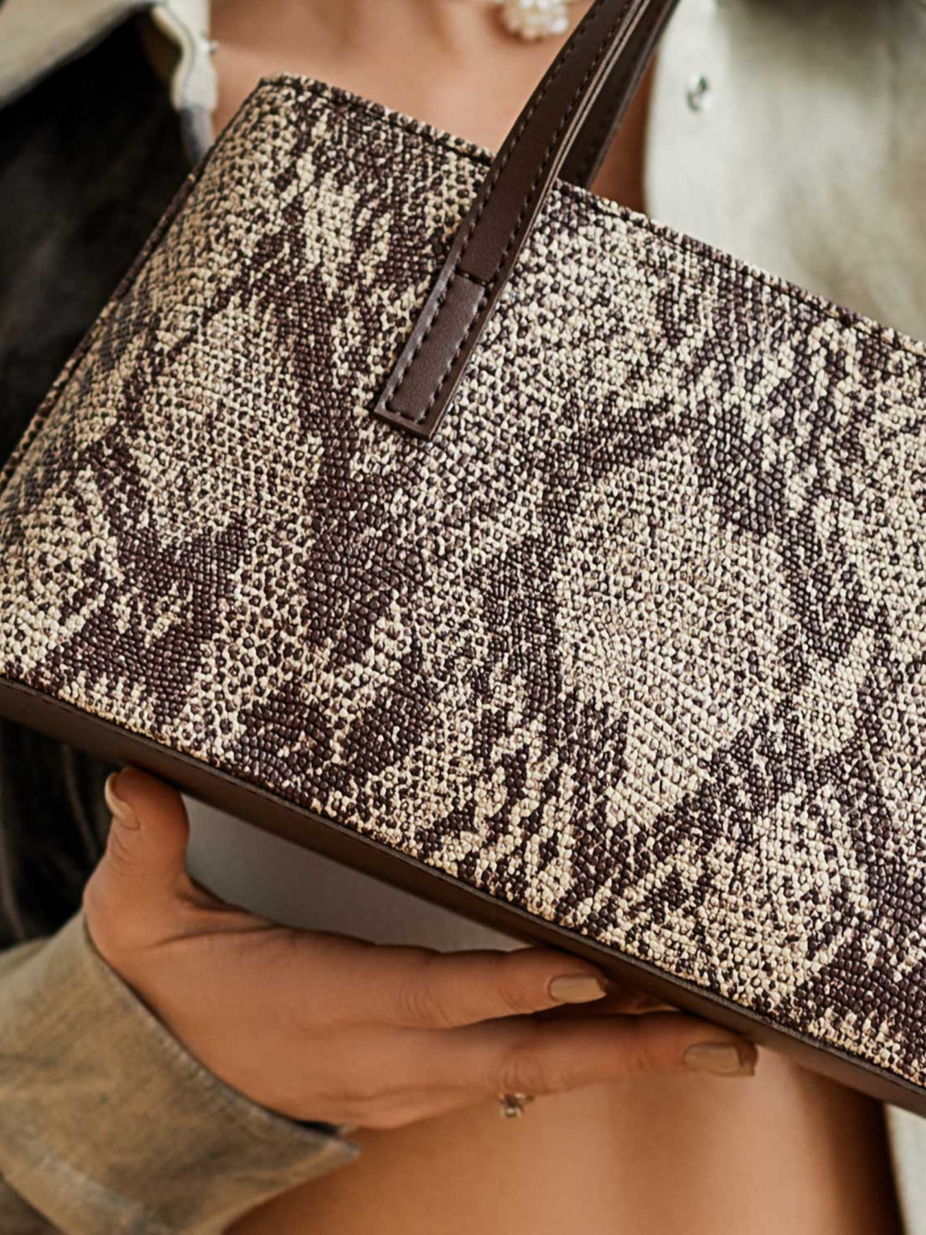 Сумка WeLassie модель stilxna-zhnocha-sumochka-sxyuzen-kavovij Фото