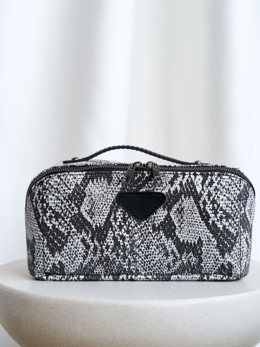 Сумка-органайзер WeLassie модель zhnocha-kosmetichka-paula-chorno-blij Фото