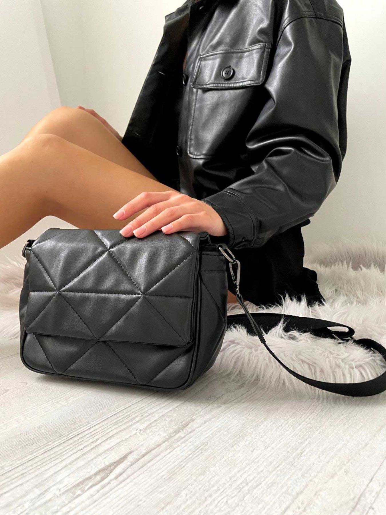 Сумка WeLassie модель zhnocha-sumka-rouz-chornij Сумка WeLassie модель zhnocha-sumka-rouz-chornij Фото