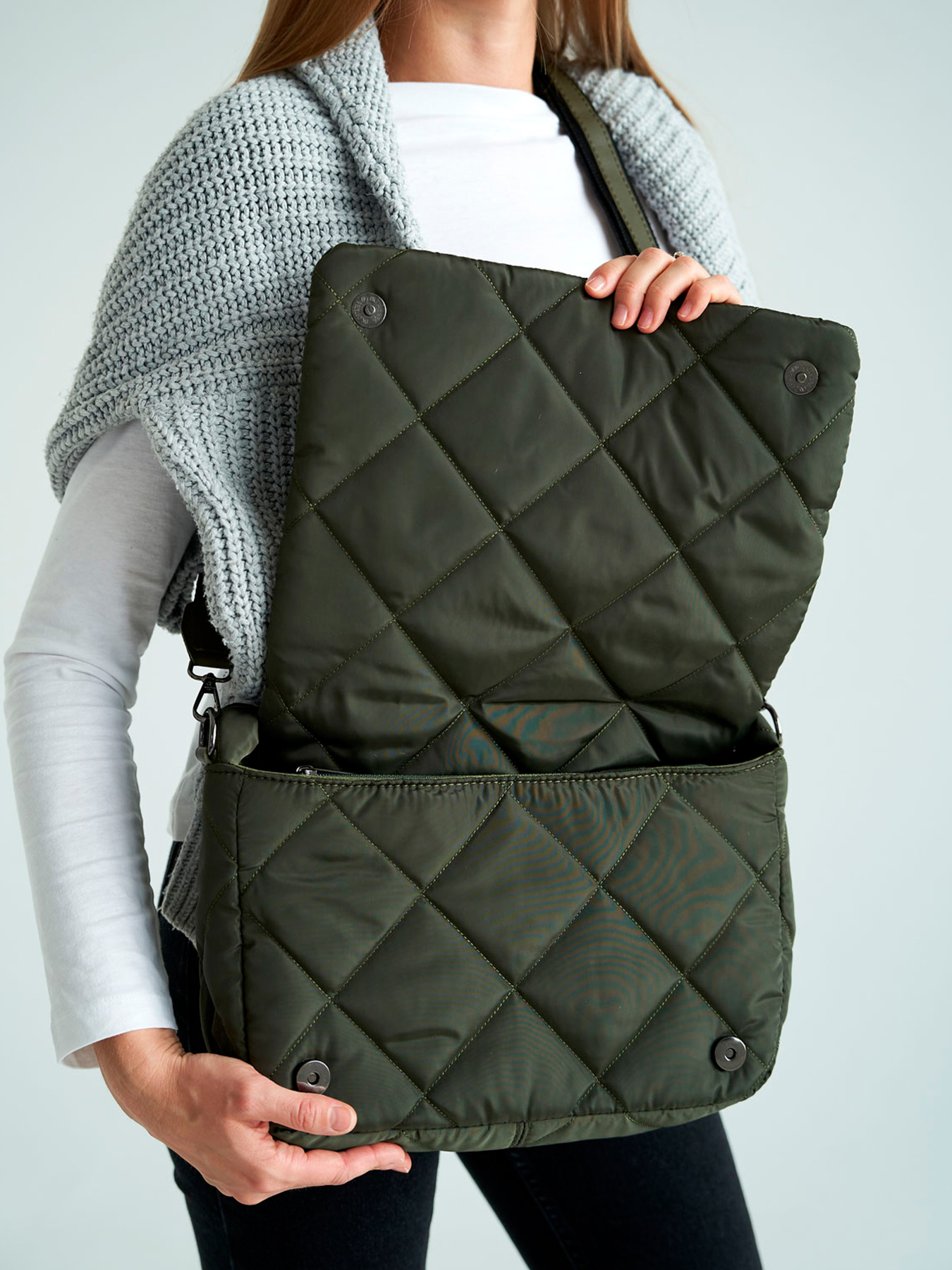 Сумка WeLassie модель sumka-zhnocha-nejlonova-lola-olivkovij Фото