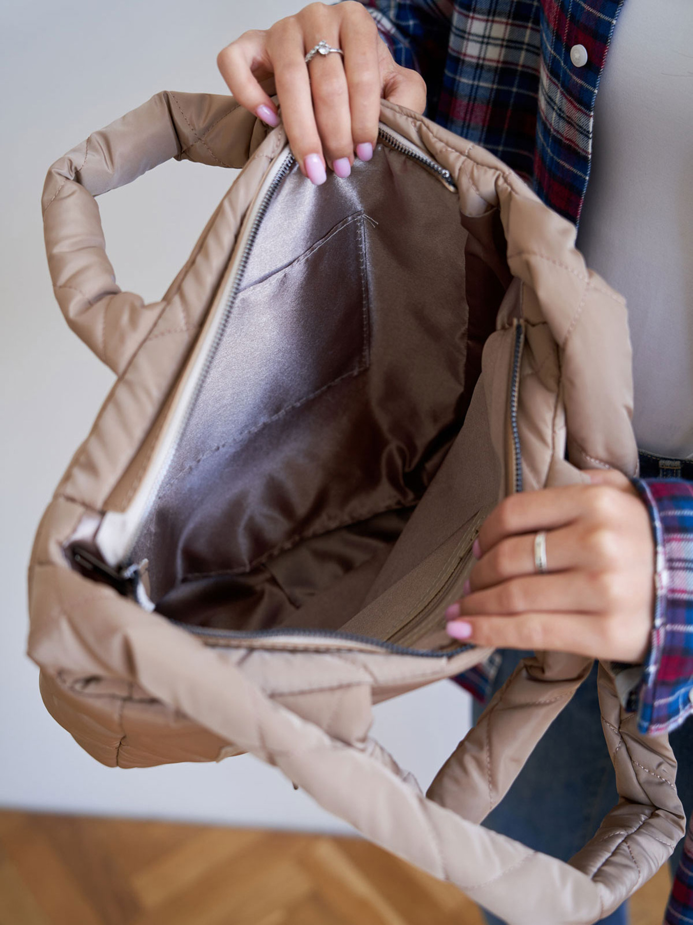 Сумка WeLassie модель sumka-zhnocha-debbi-bezhevij Фото