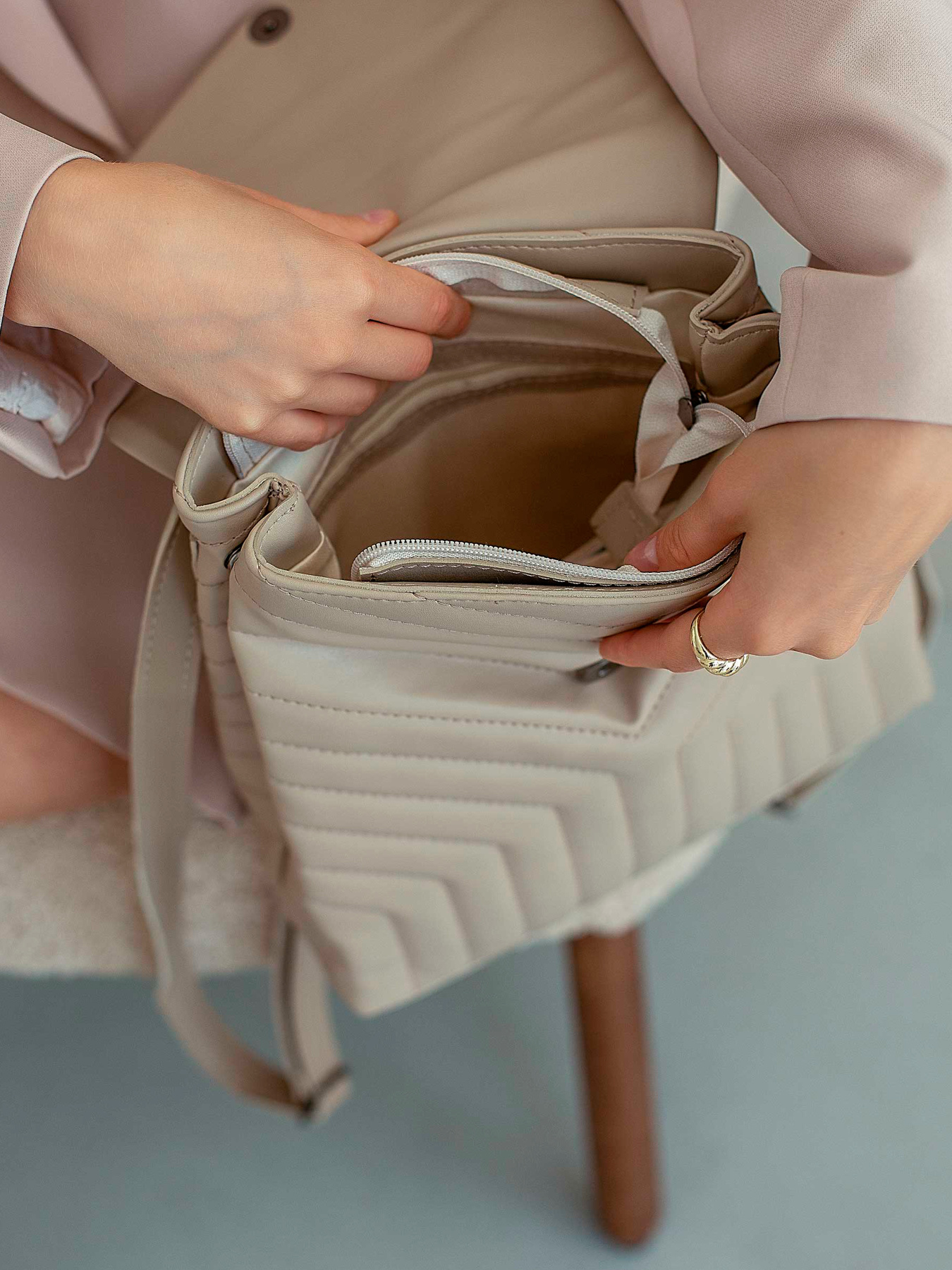 Рюкзак WeLassie модель sumka-ryukzak-luki-bezhevij Фото