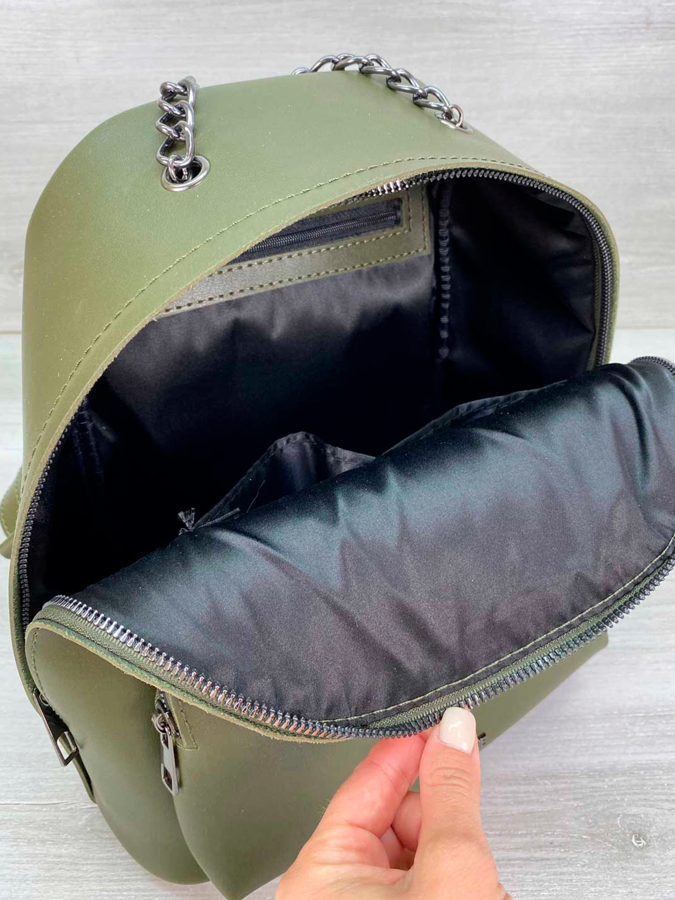 Рюкзак WeLassie модель zhnochij-modnij-ryukzak-andres-olivkovij Фото