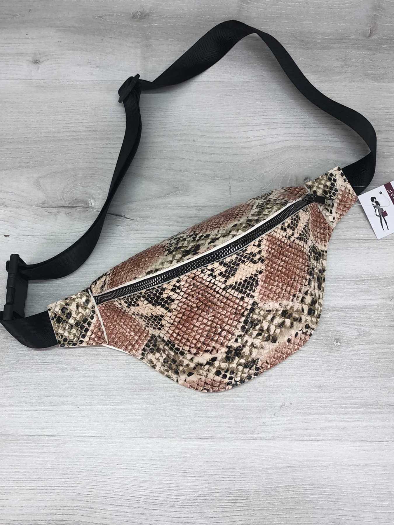 Поясна сумка WeLassie модель sumka-bananka-zhnocha-emma-bezhevij Фото