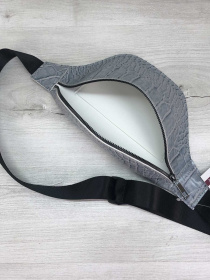 Поясна сумка WeLassie модель sumka-bananka-zhnocha-emma-sro-blakitnij Фото