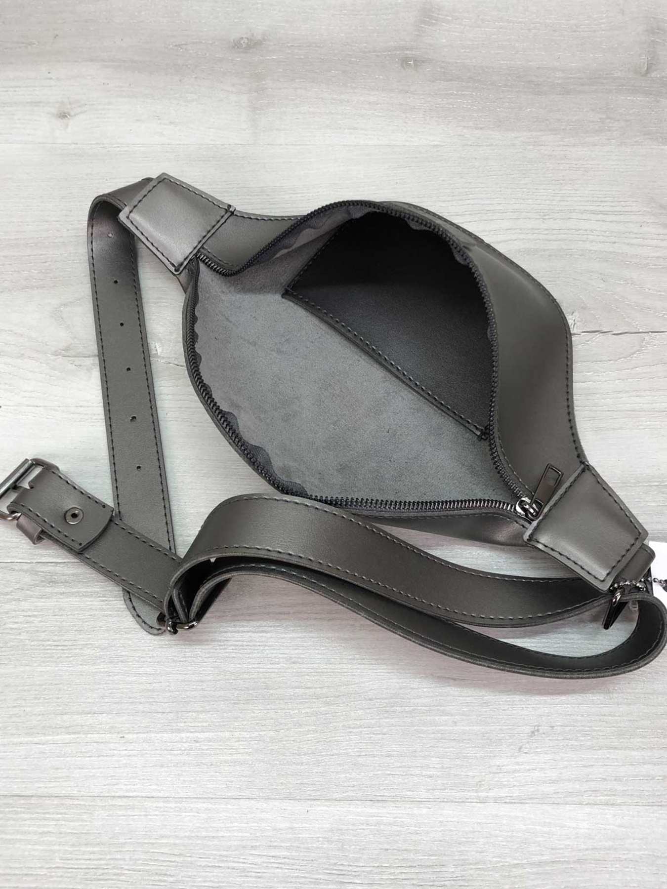 Поясная сумка WeLassie модель sumka-bananka-zhnocha-tery-srblo Фото