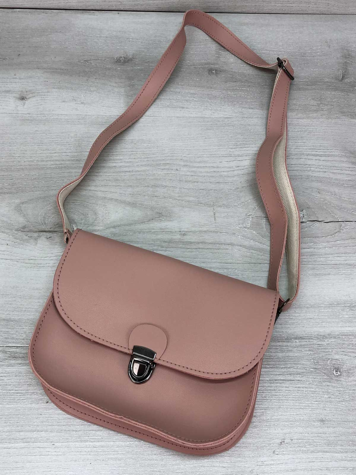 Клатч WeLassie модель sumka-zhnocha-stacy-pudra Фото