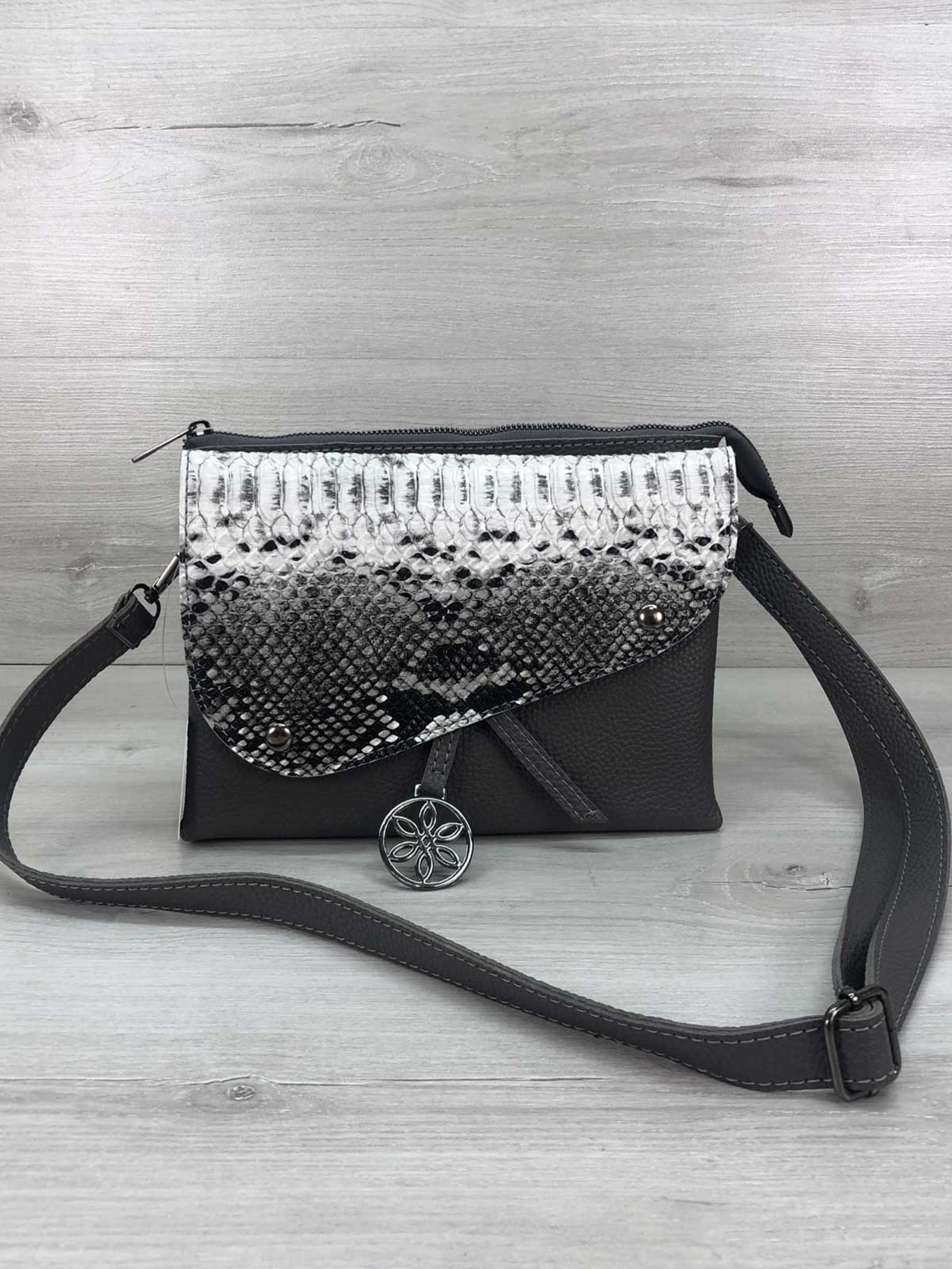 Клатч WeLassie модель klatch-etelx-srij Фото