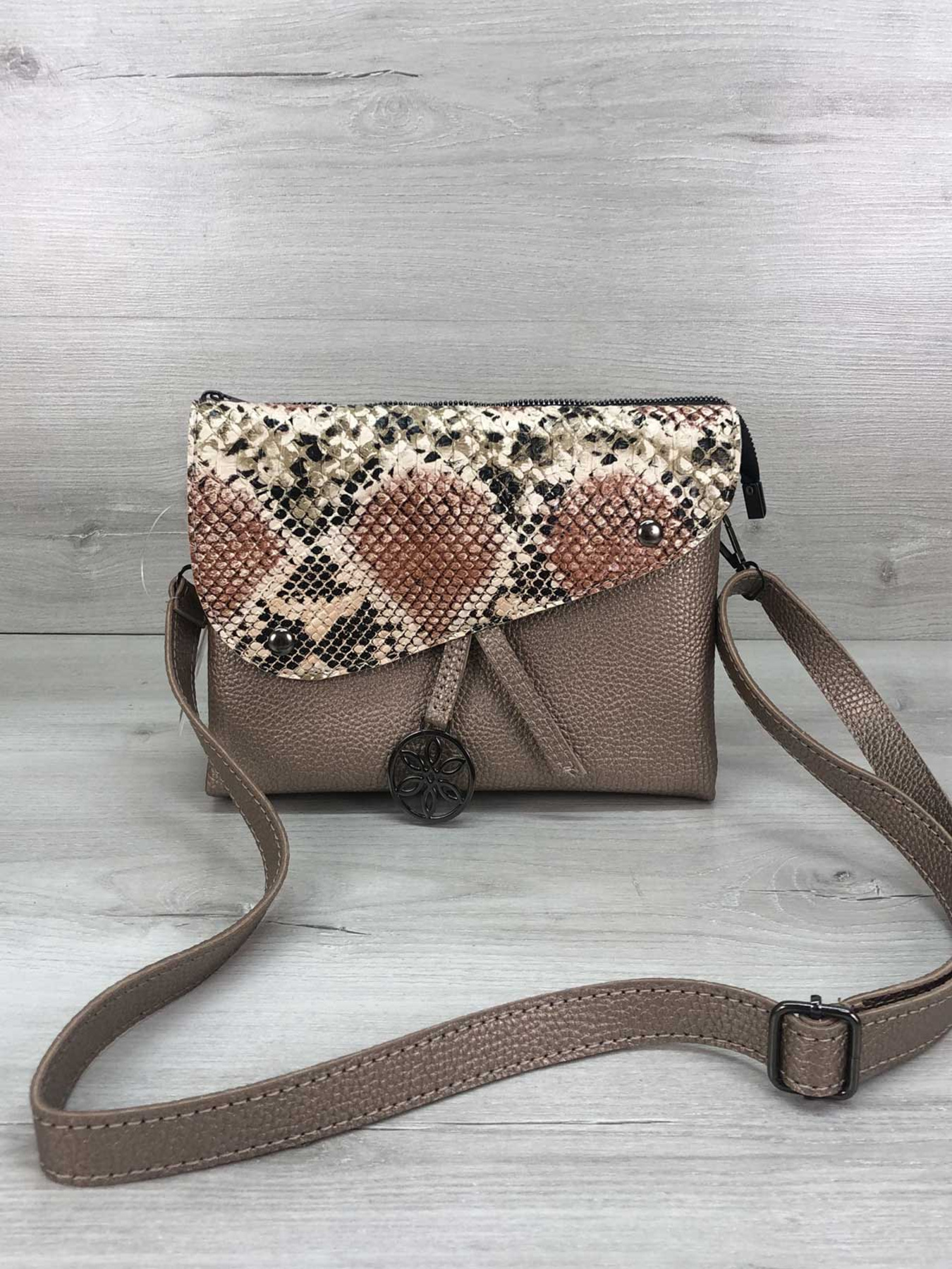 Клатч WeLassie модель klatch-etelx-zolotij Фото