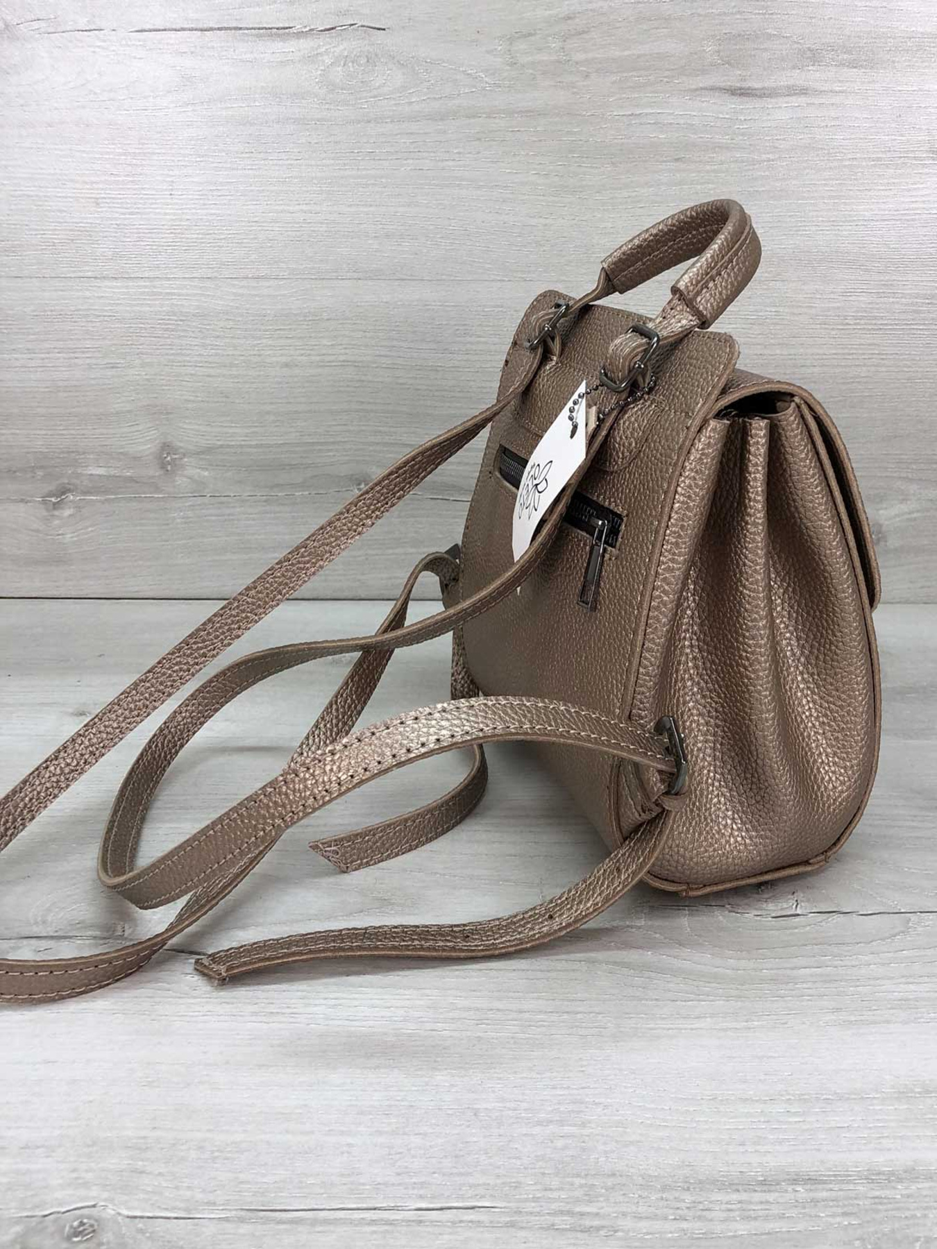 Повседневный рюкзак WeLassie модель sumka-zhnochij-ryukzak-chris-zoloto Фото