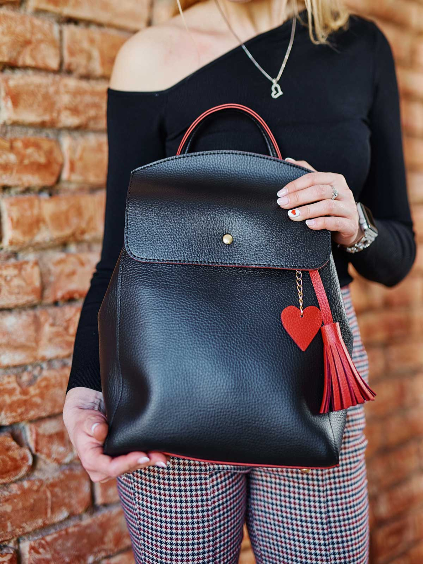 Рюкзак WeLassie модель ryukzak-sumka-serce-chornij-z-chervonim Фото