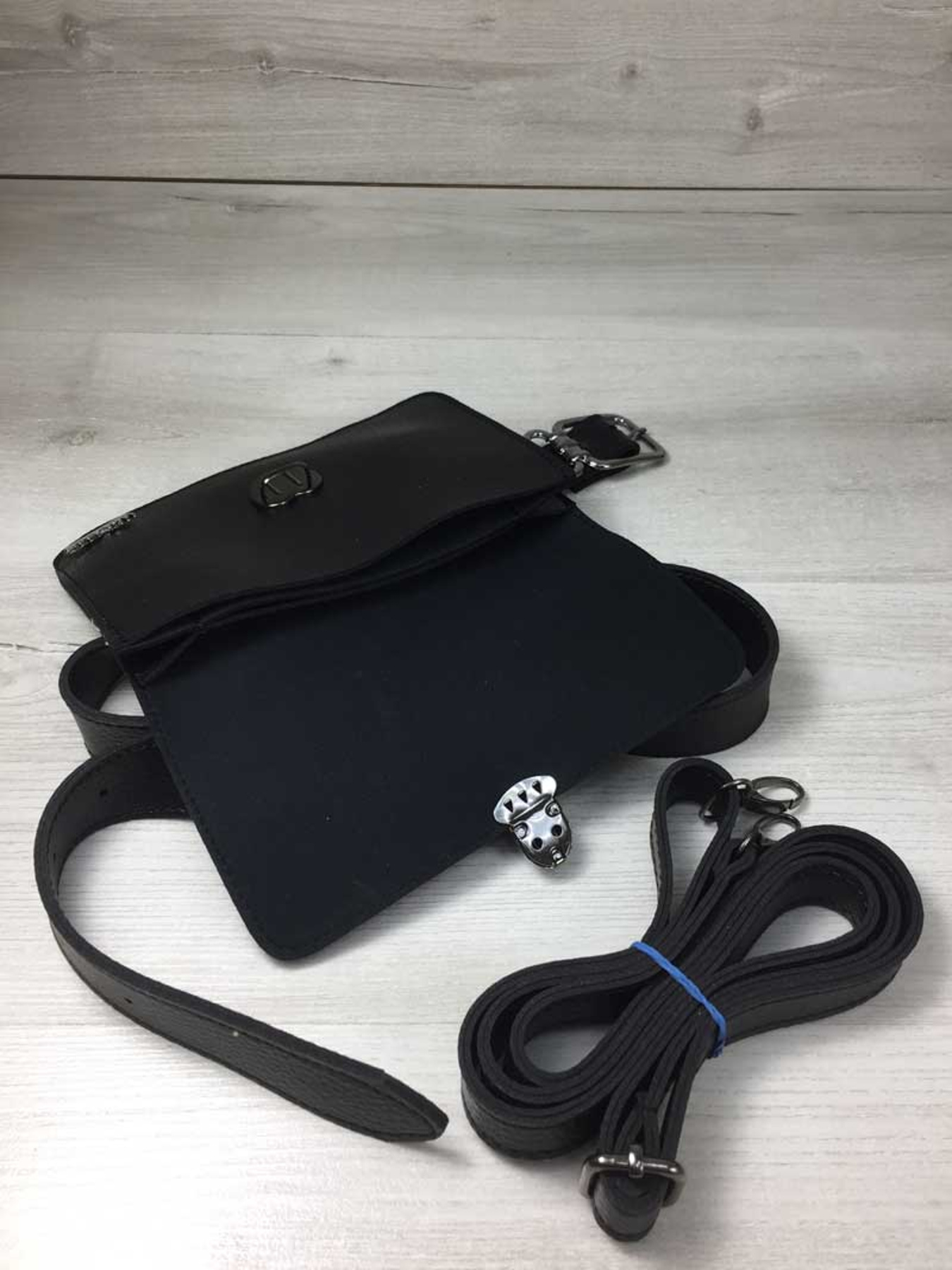 Клатч WeLassie модель sumka-klatch-na-poqs-arq-zelenij Фото