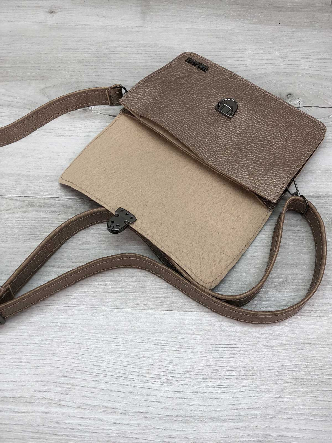 Клатч WeLassie модель sumka-klatch-na-poqs-arq-zolotij Фото