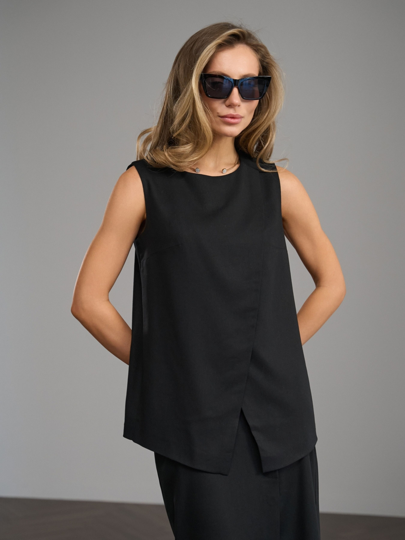 Жилет классический TrikoBakh модель 3061-chornij Фото