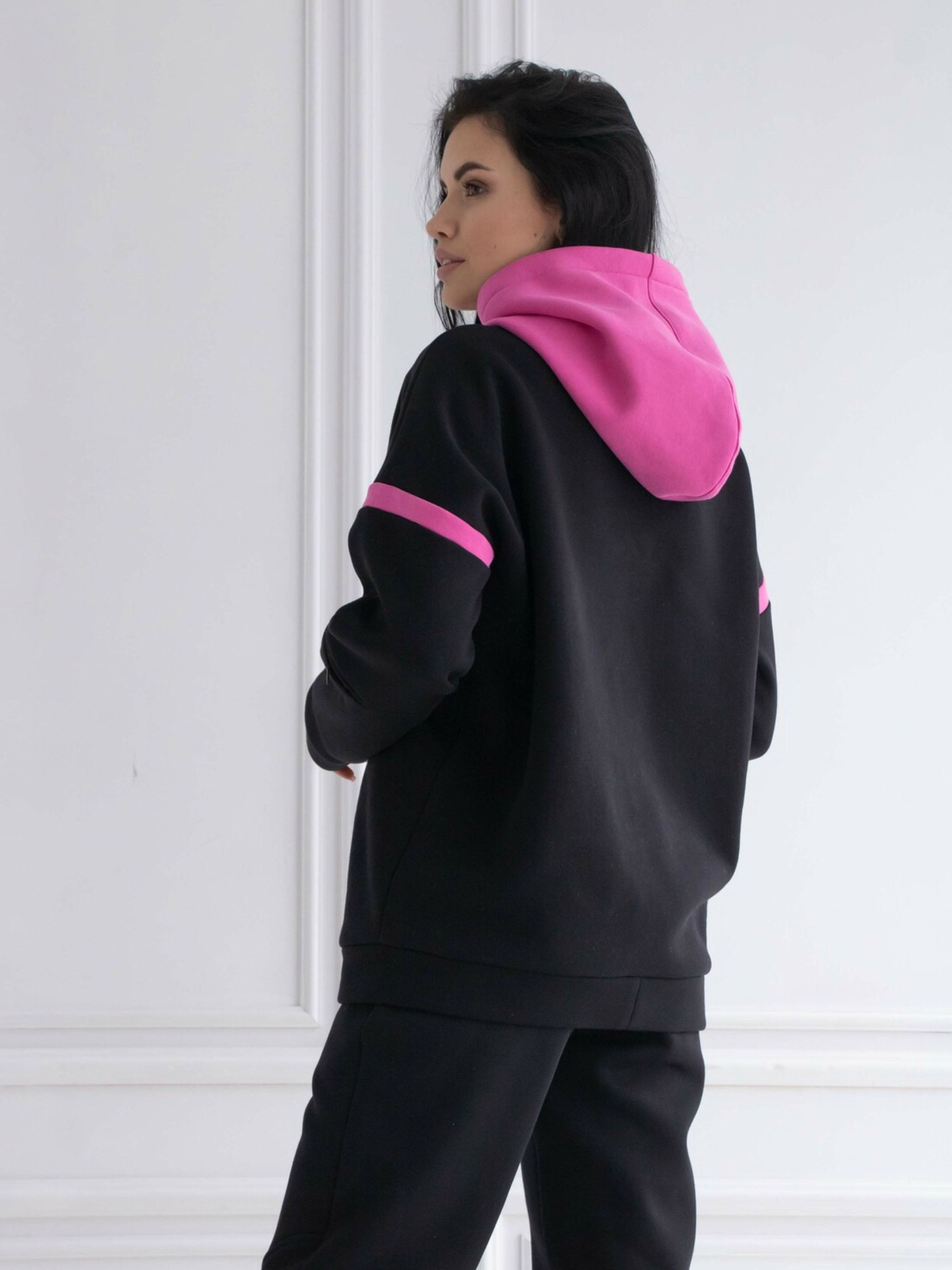 Худи RiMari модель 0222-chornij-z-rozhevim Фото