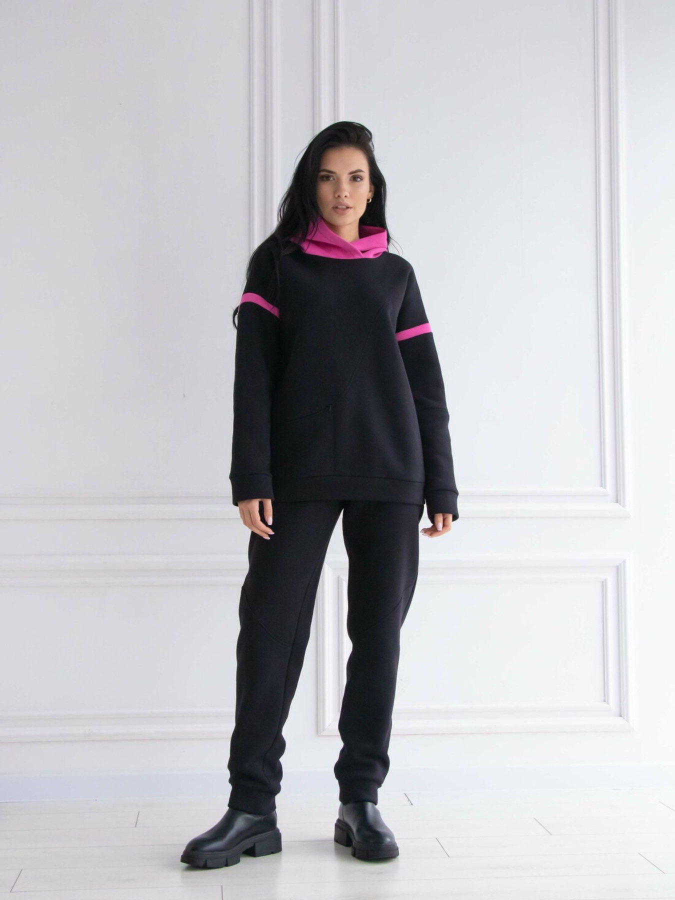 Худи RiMari модель 0222-chornij-z-rozhevim Фото