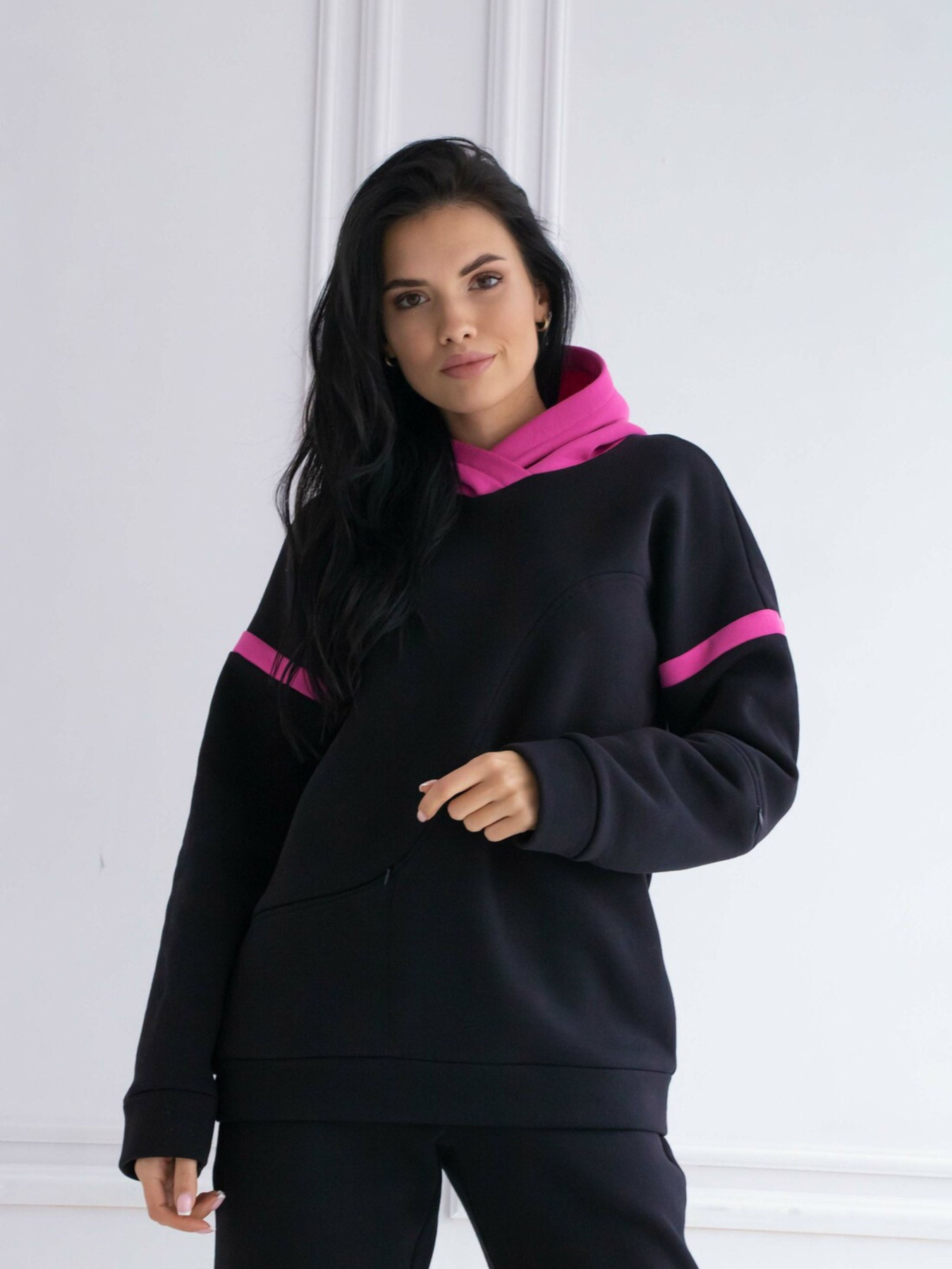 Худи RiMari модель 0222-chornij-z-rozhevim Фото