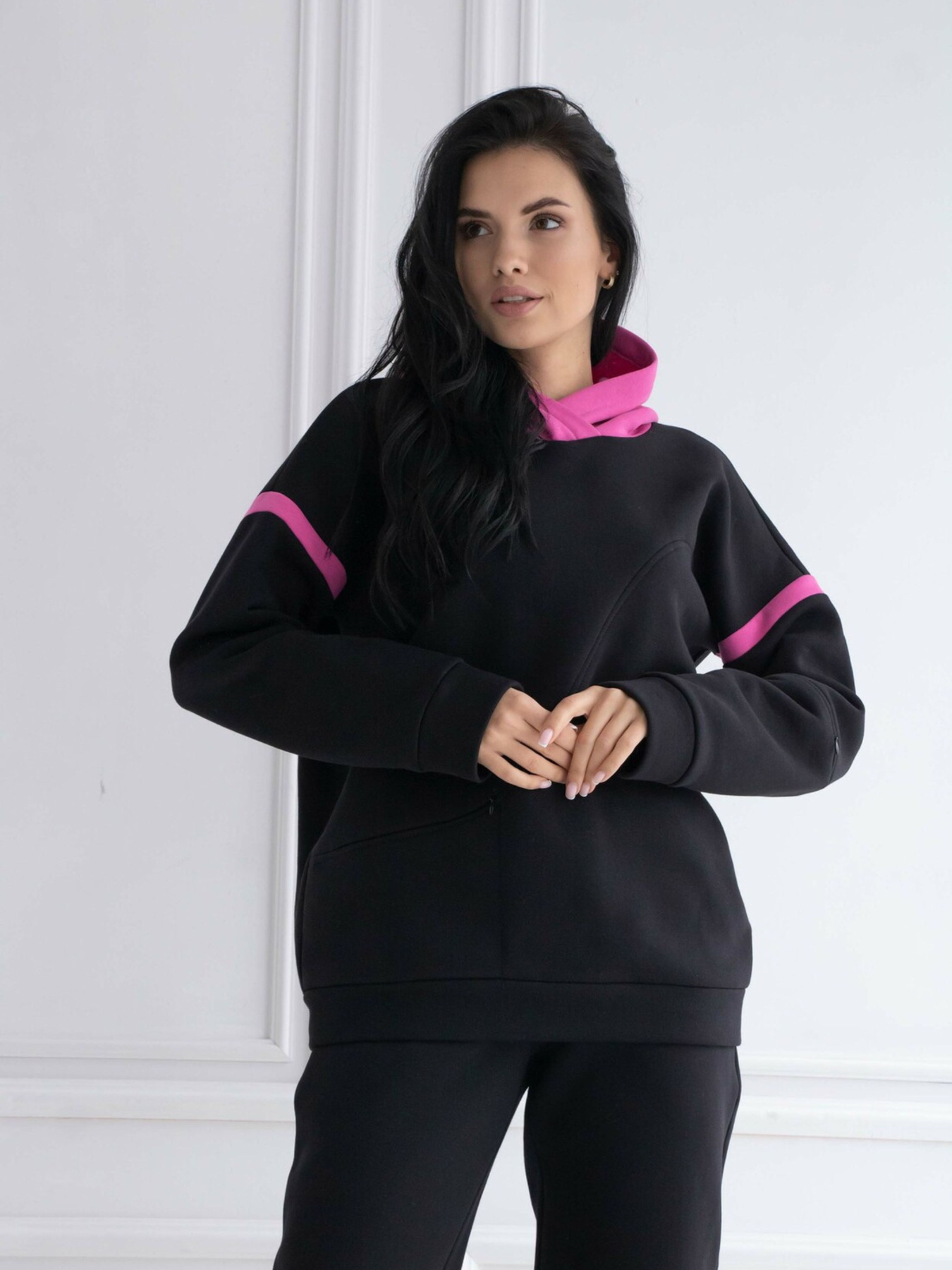 Худи RiMari модель 0222-chornij-z-rozhevim Фото