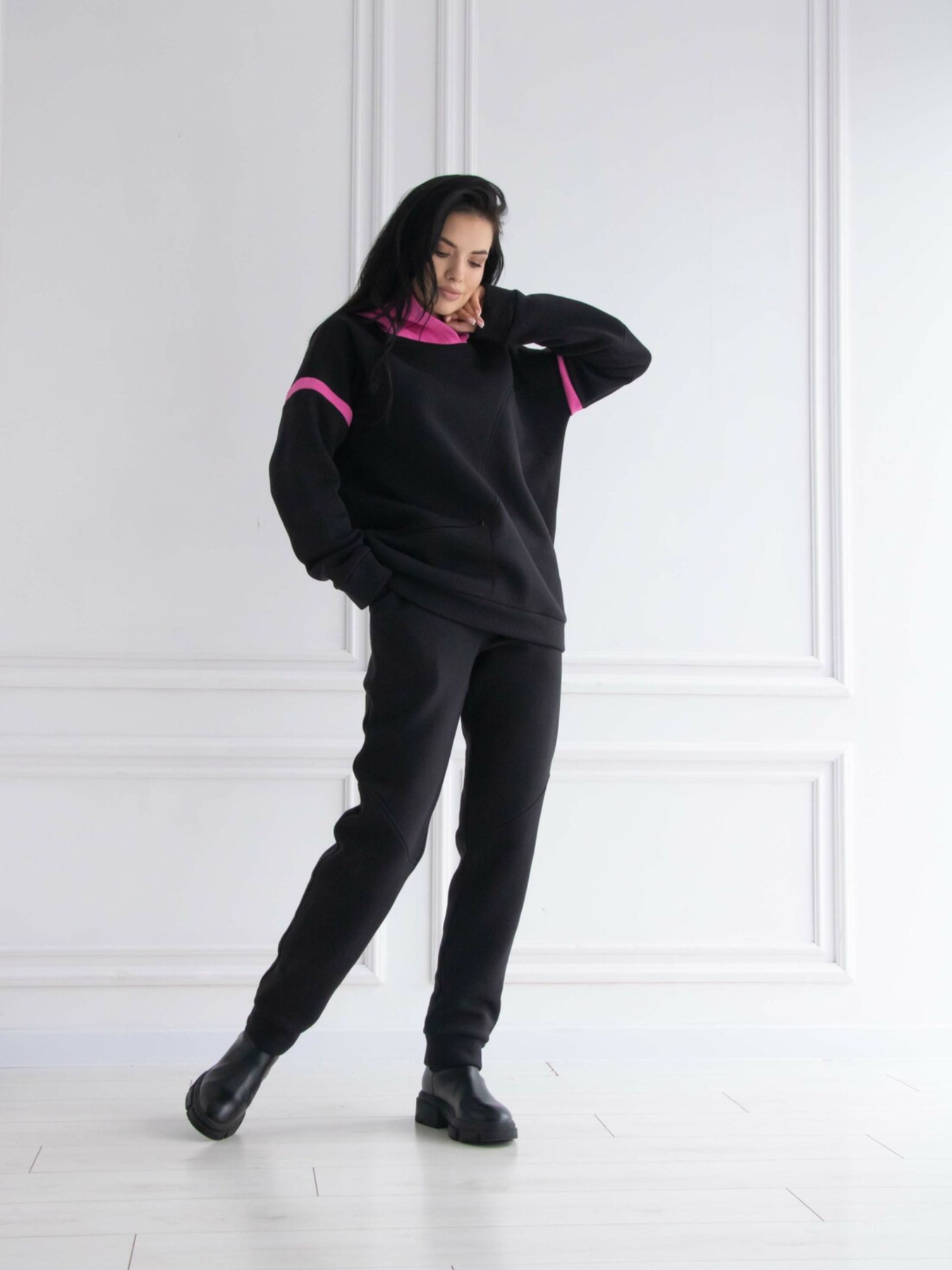 Худи RiMari модель 0222-chornij-z-rozhevim Фото