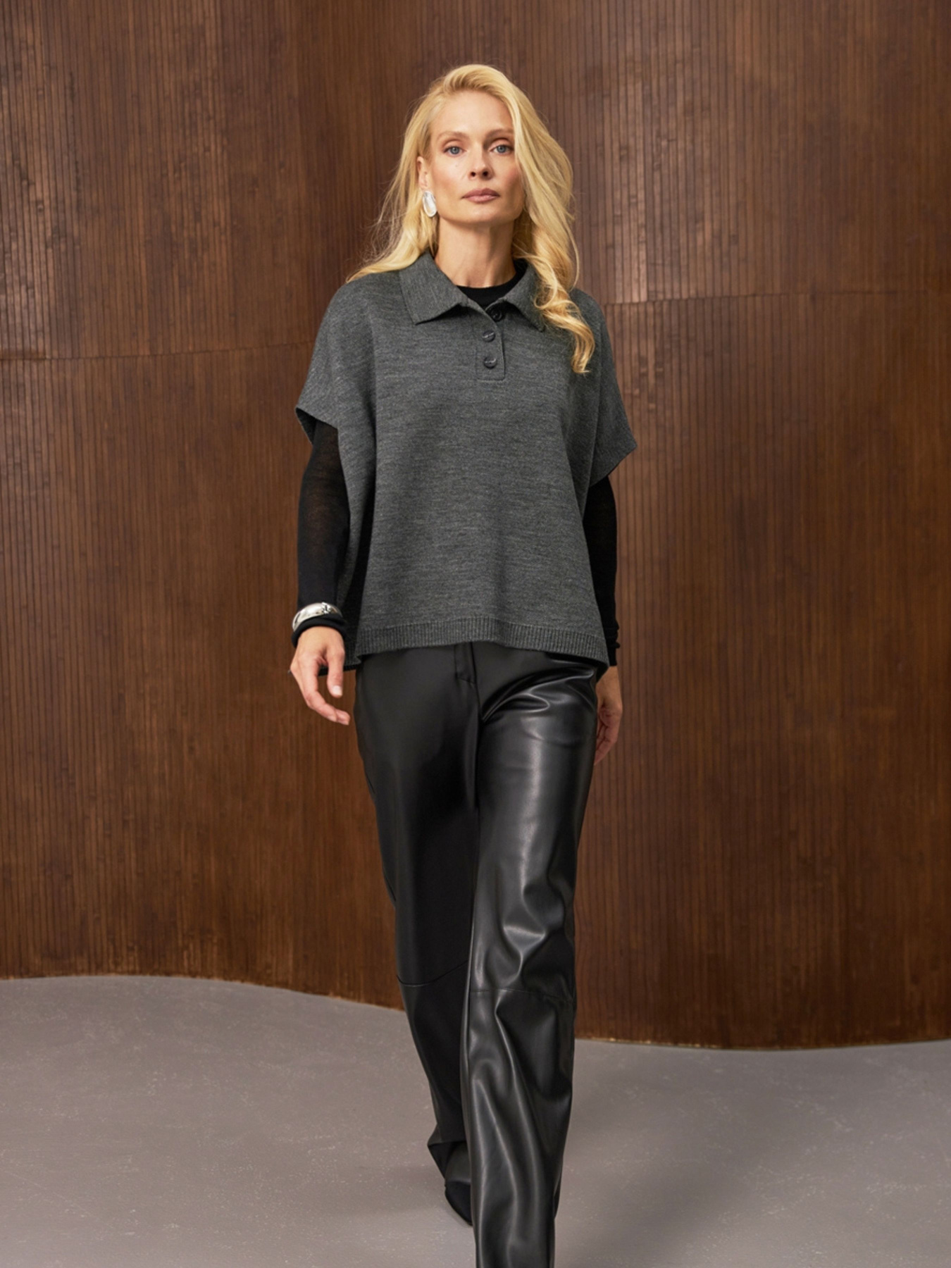 Жилет TrikoBakh модель 2885-temno-srij Фото