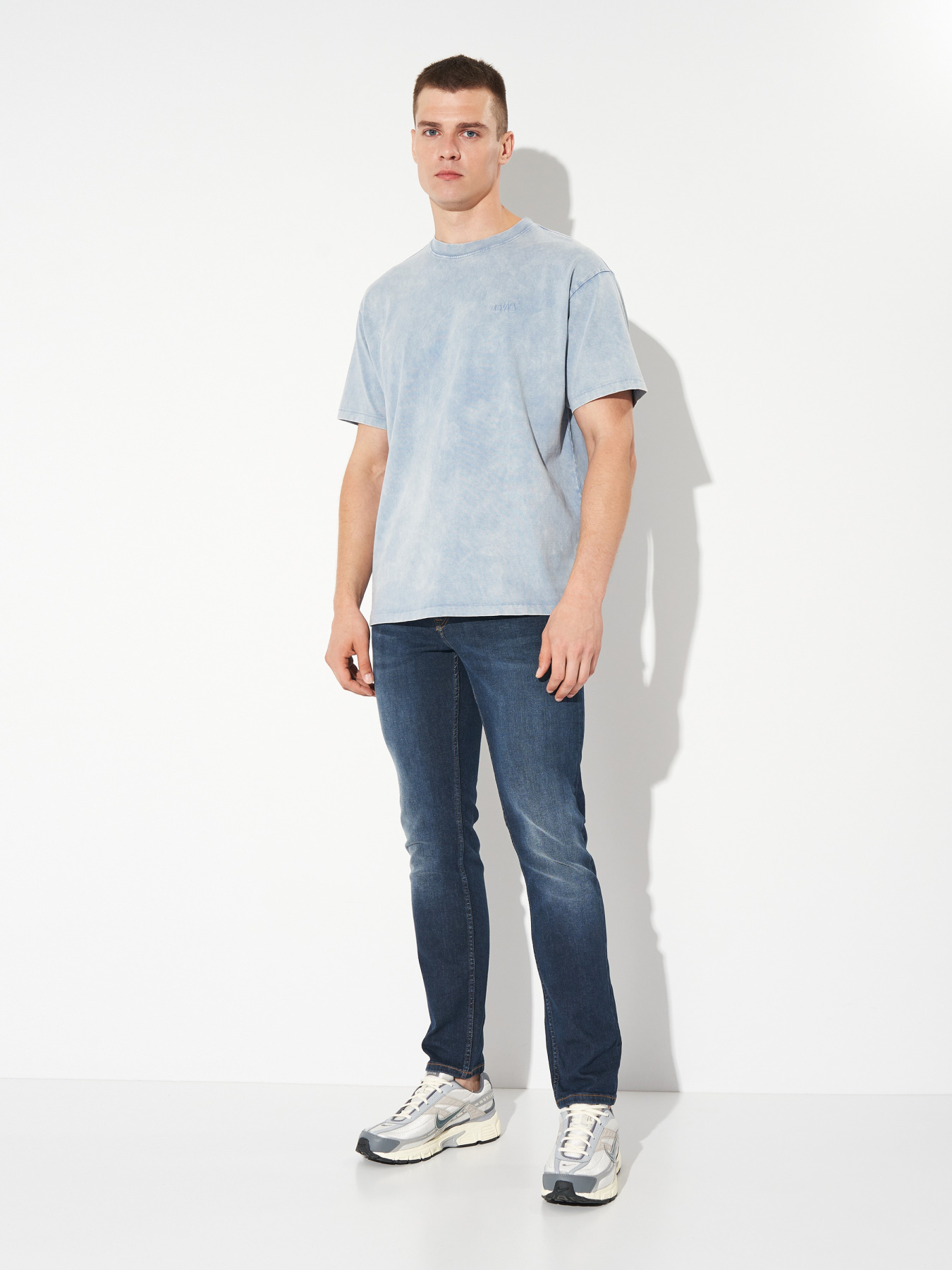 Зауженные джинсы Mustang Jeans Vegas Slim модель 2014590 Фото