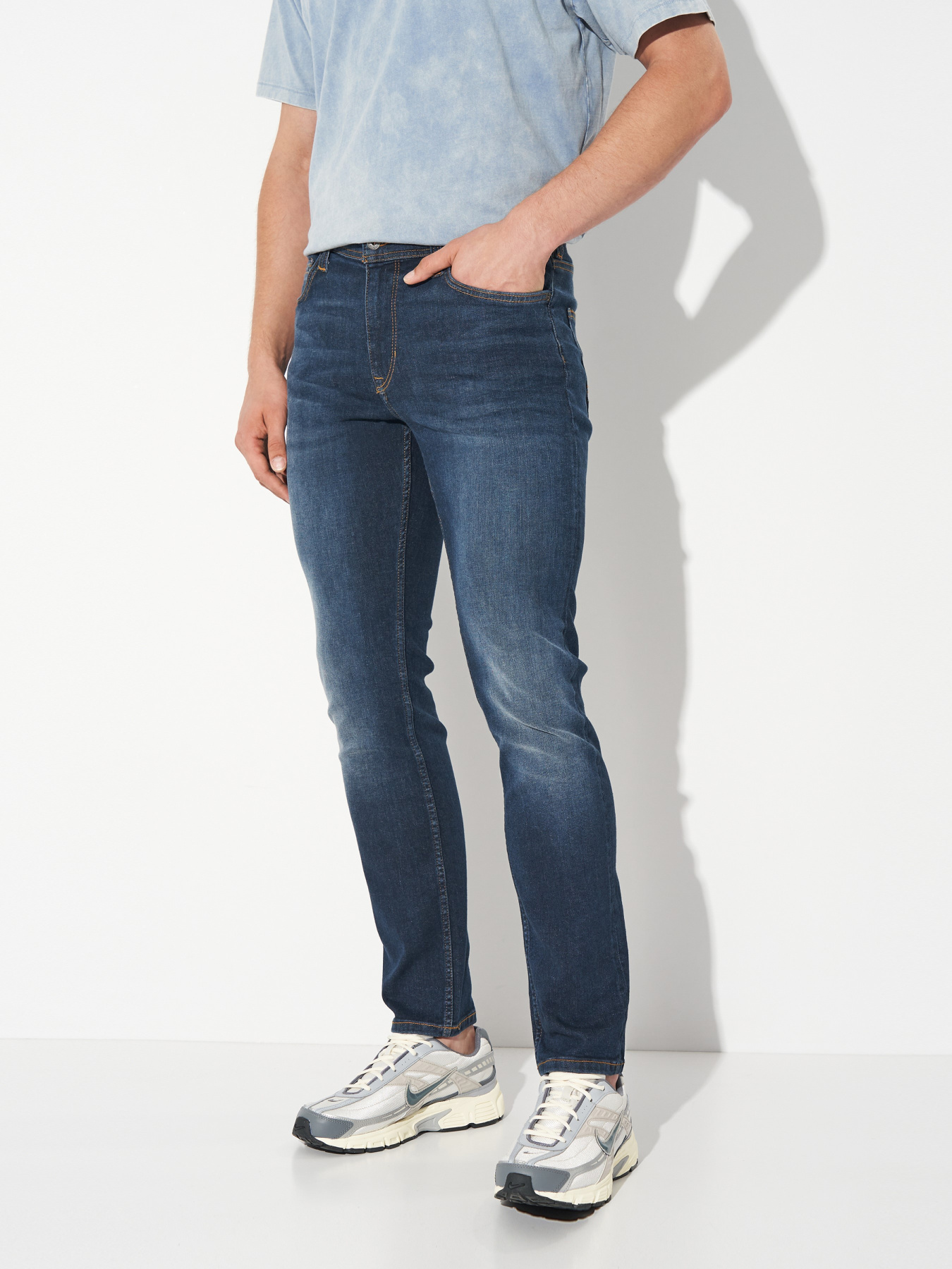 Зауженные джинсы Mustang Jeans Vegas Slim модель 2014590 Фото