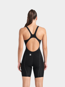 Костюм для плавания Arena модель 008603-100 Костюм для плавания Arena модель 008603-100 Фото