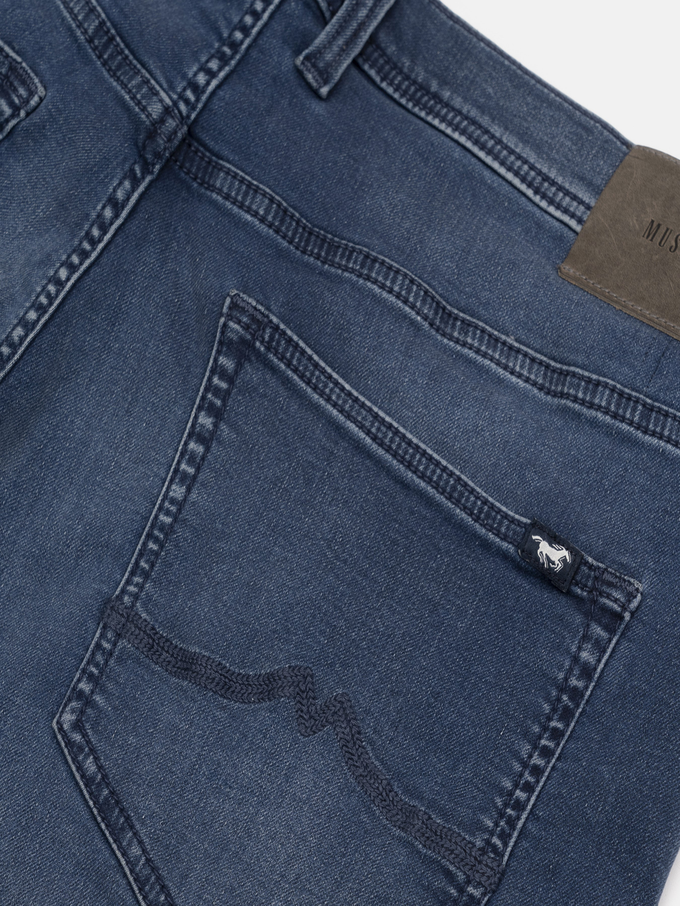 Зауженные джинсы Mustang Jeans Oregon Slim K модель 1016321 Фото