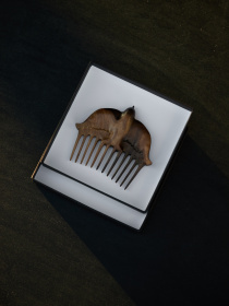 Дерев’яний гребінець для волосся «Ластівка» GNIZDO модель WHСS Фото