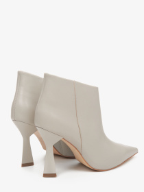 Черевики та чоботи Estro модель 613004-105 Фото